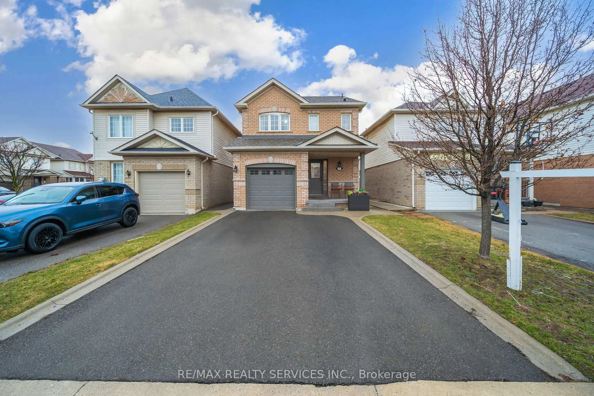 Photo 2 of 23 Earl Grey Crescent, Brampton, Fletcher's Meadow — HOMEH