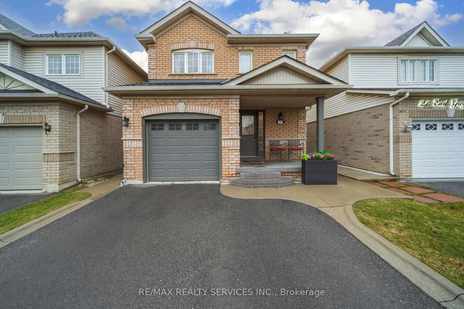 Photo 3 of 23 Earl Grey Crescent, Brampton, Fletcher's Meadow — HOMEH