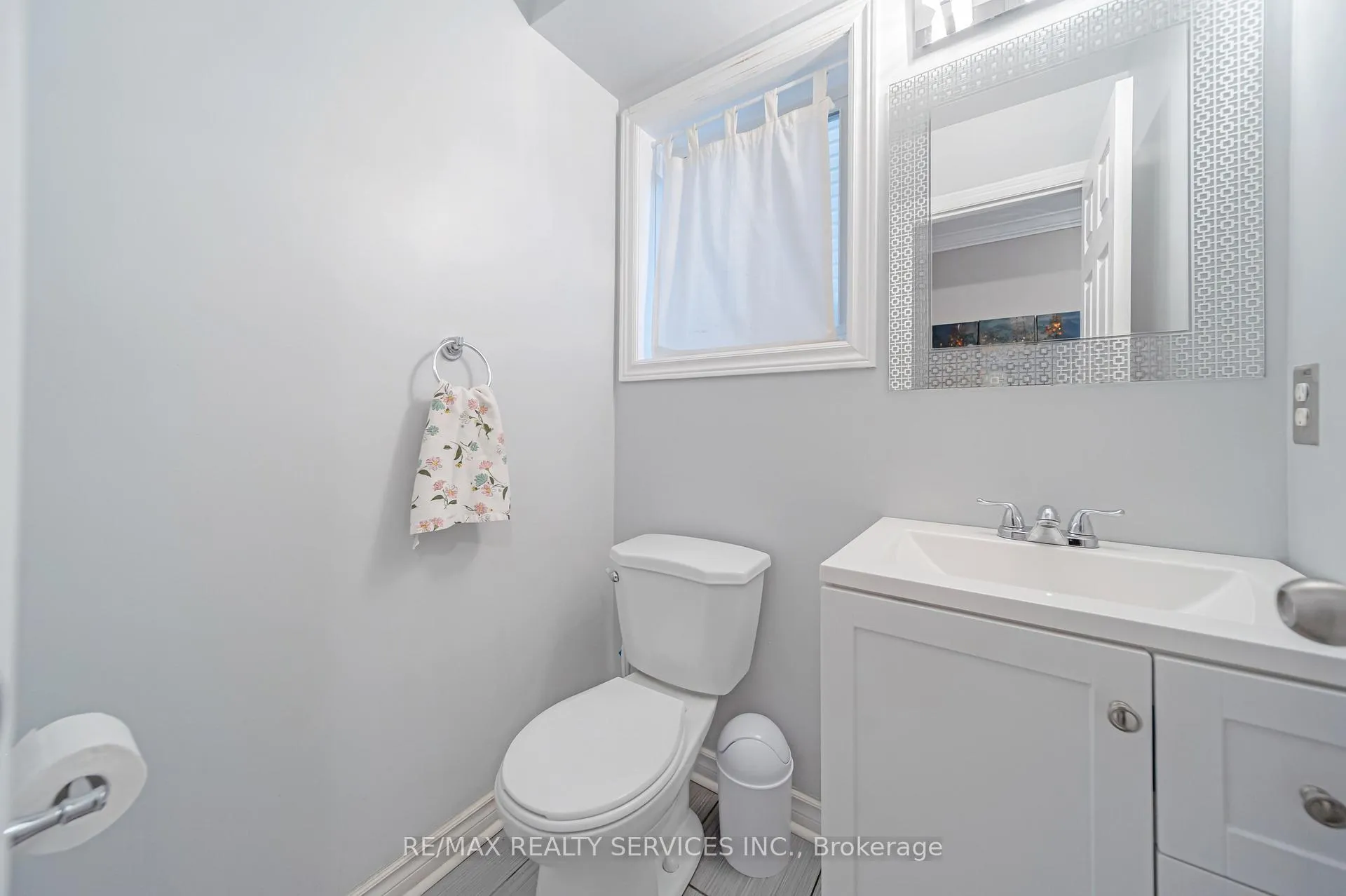 Photo 7 of 23 Earl Grey Crescent, Brampton, Fletcher's Meadow — HOMEH