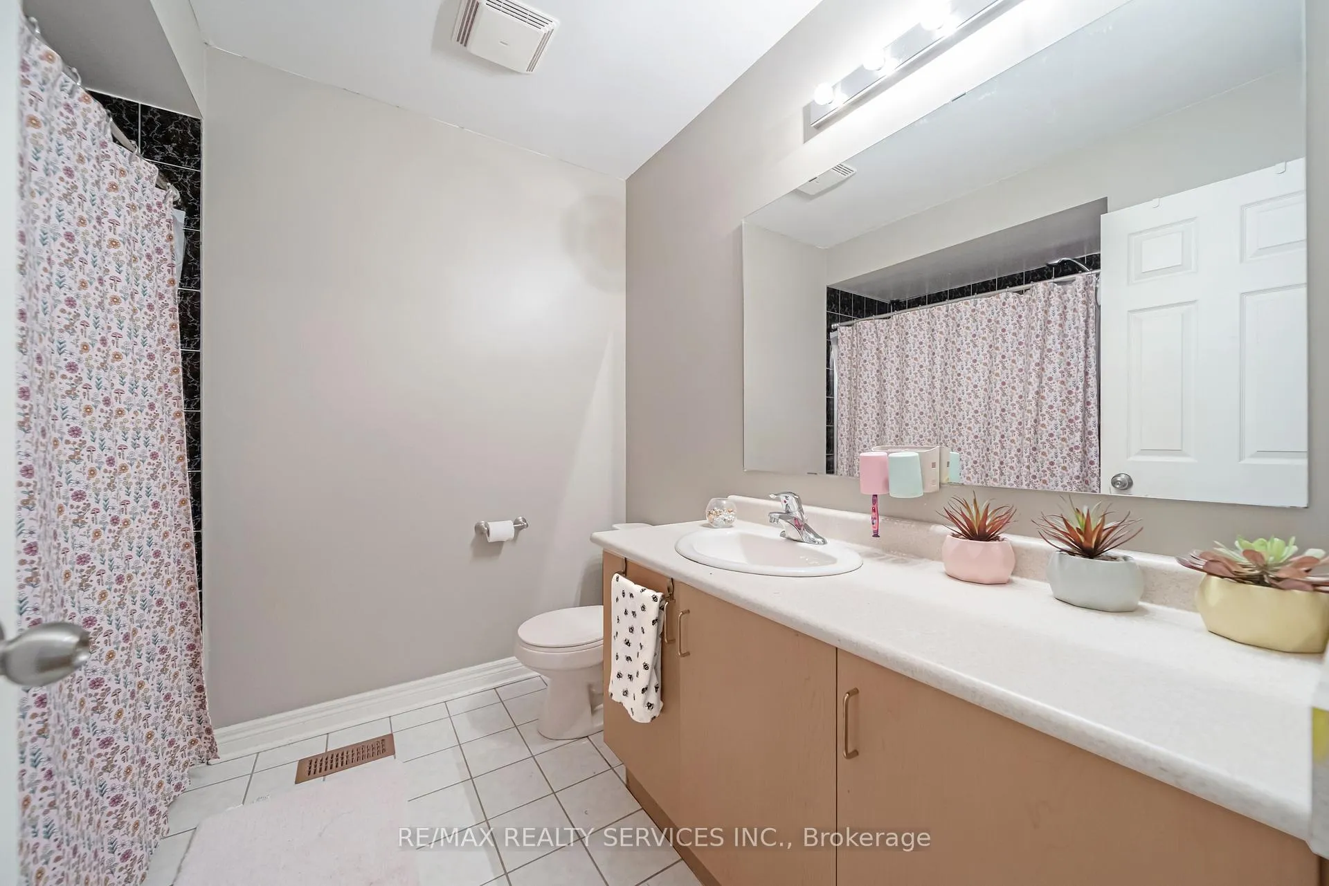 Photo 32 of 23 Earl Grey Crescent, Brampton, Fletcher's Meadow — HOMEH