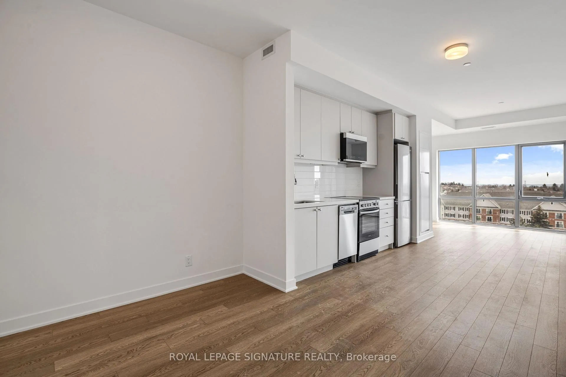 Photo 6 of Unit 601, 51 Clarington Boulevard, Clarington, Bowmanville — HOMEH