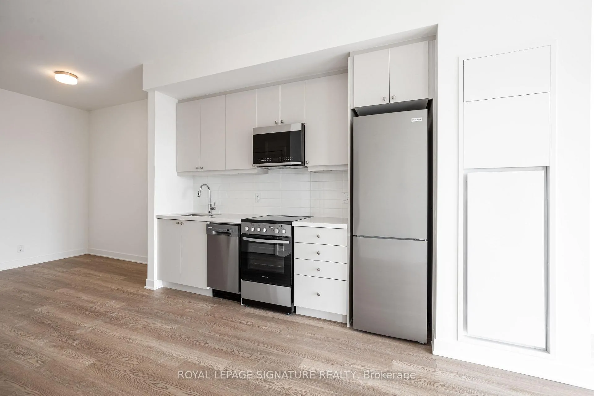 Photo 10 of Unit 601, 51 Clarington Boulevard, Clarington, Bowmanville — HOMEH