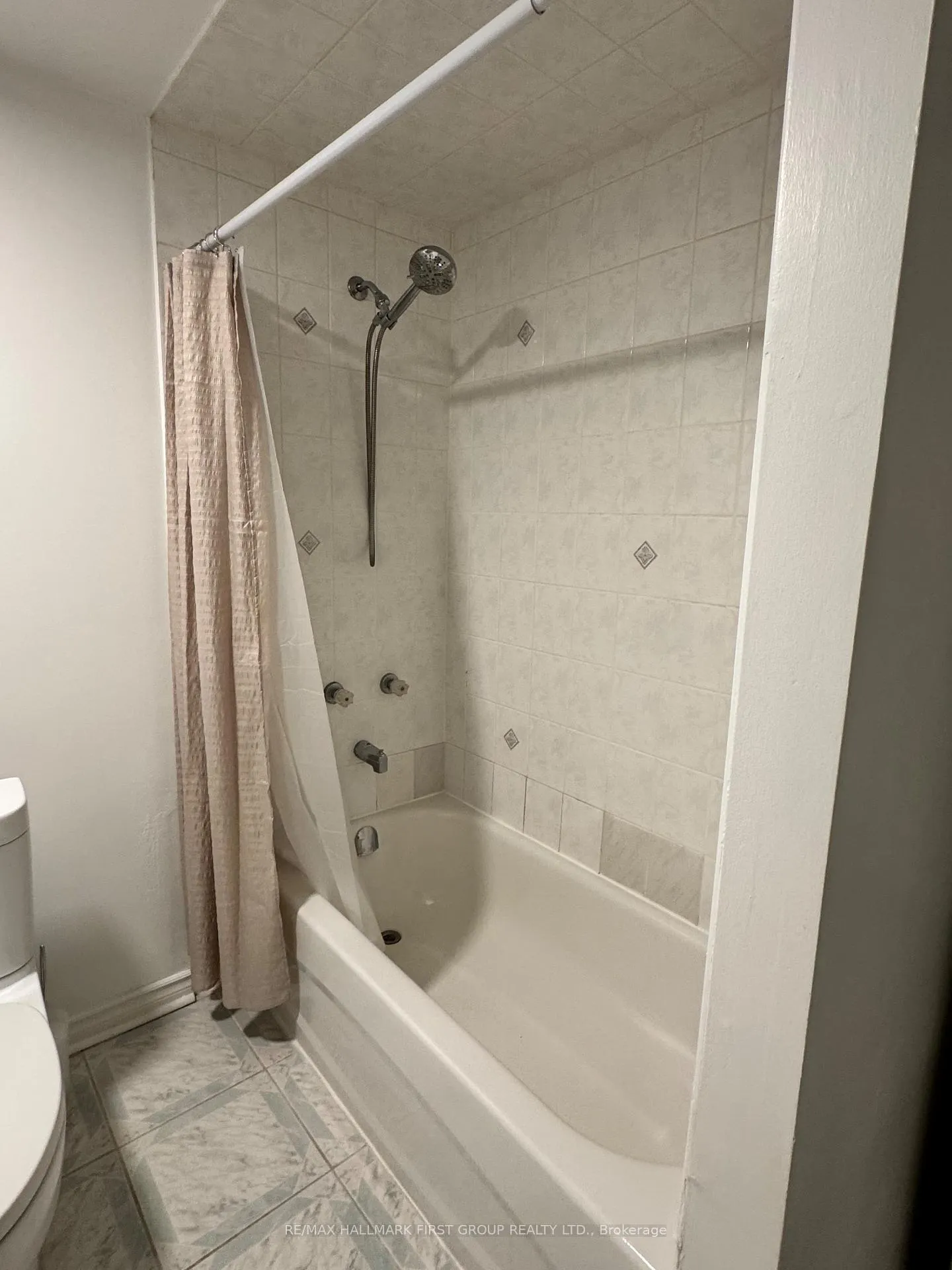 Photo 13 of Unit Lower, 1385 Ferncliff Circle, Pickering, Liverpool — HOMEH