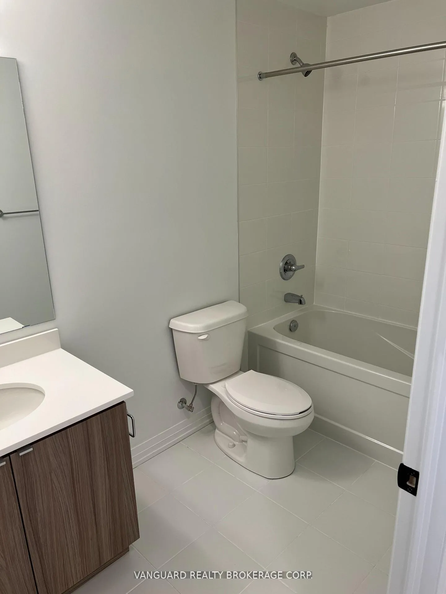 Photo 5 of Unit 509, 408 Browns Line, Etobicoke, Alderwood — HOMEH