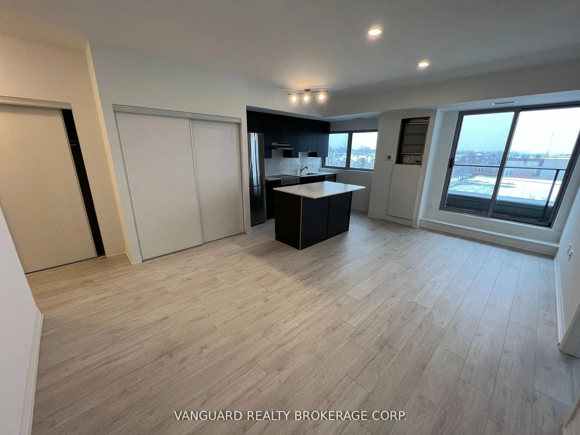Photo 6 of Unit 509, 408 Browns Line, Etobicoke, Alderwood — HOMEH