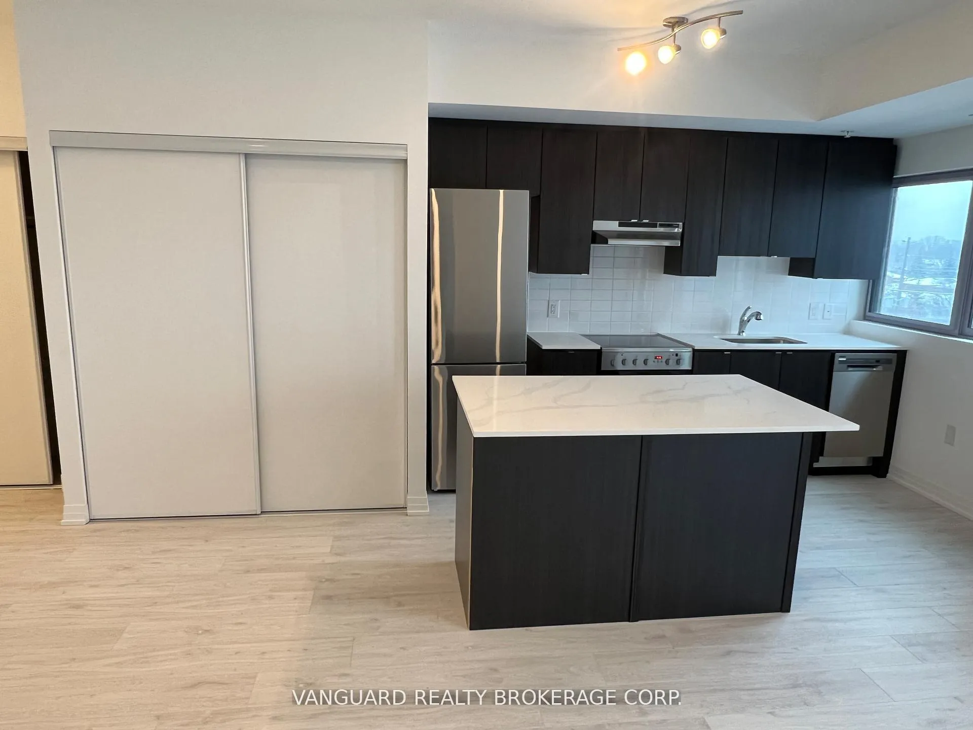 Photo 7 of Unit 509, 408 Browns Line, Etobicoke, Alderwood — HOMEH