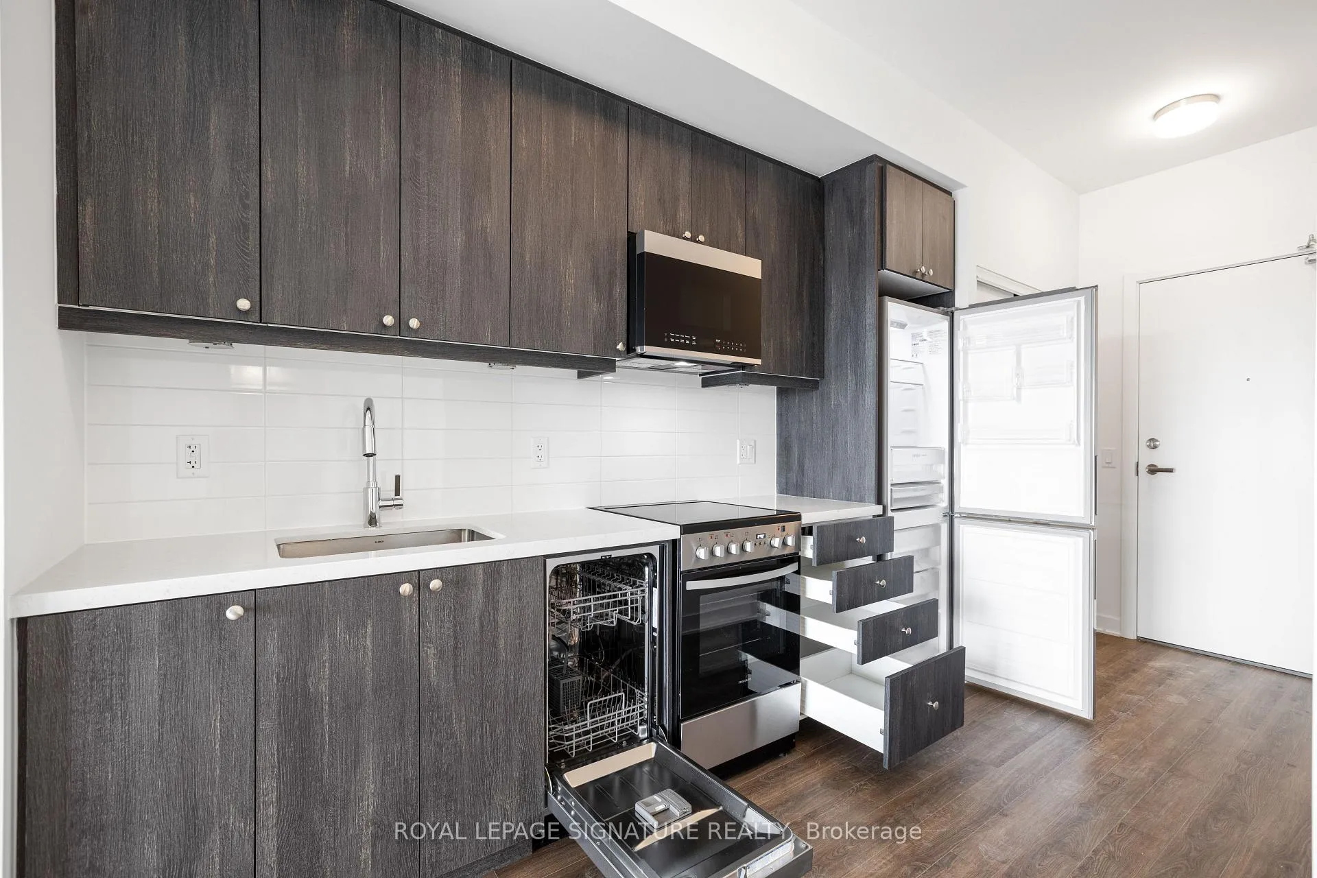 Photo 4 of Unit 625, 51 Clarington Boulevard, Clarington, Bowmanville — HOMEH