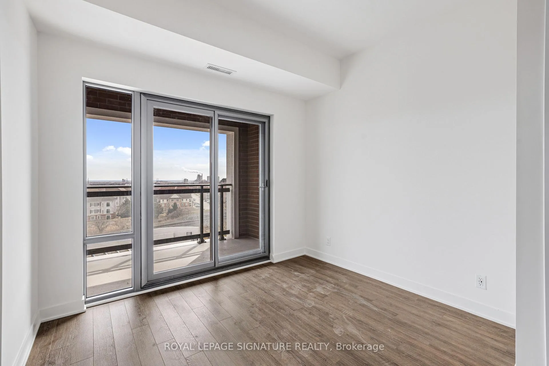 Photo 6 of Unit 625, 51 Clarington Boulevard, Clarington, Bowmanville — HOMEH
