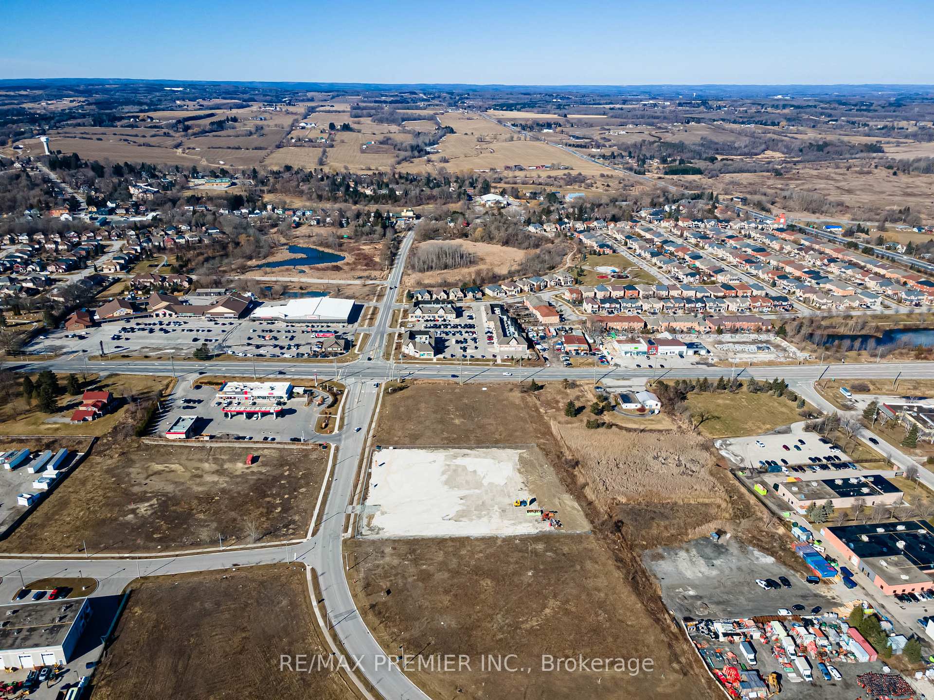 Photo 7 of 50 Dillane Drive, King, Schomberg — HOMEH