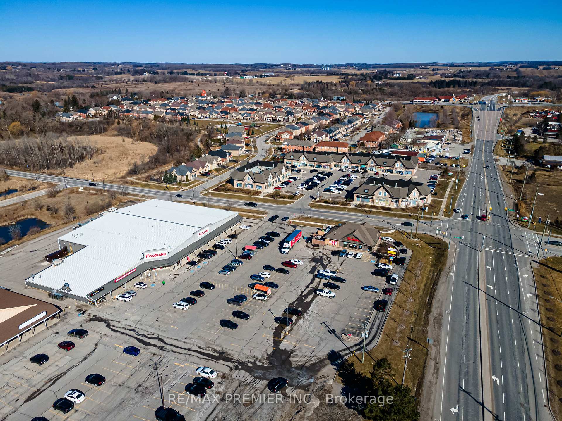 Photo 13 of 50 Dillane Drive, King, Schomberg — HOMEH