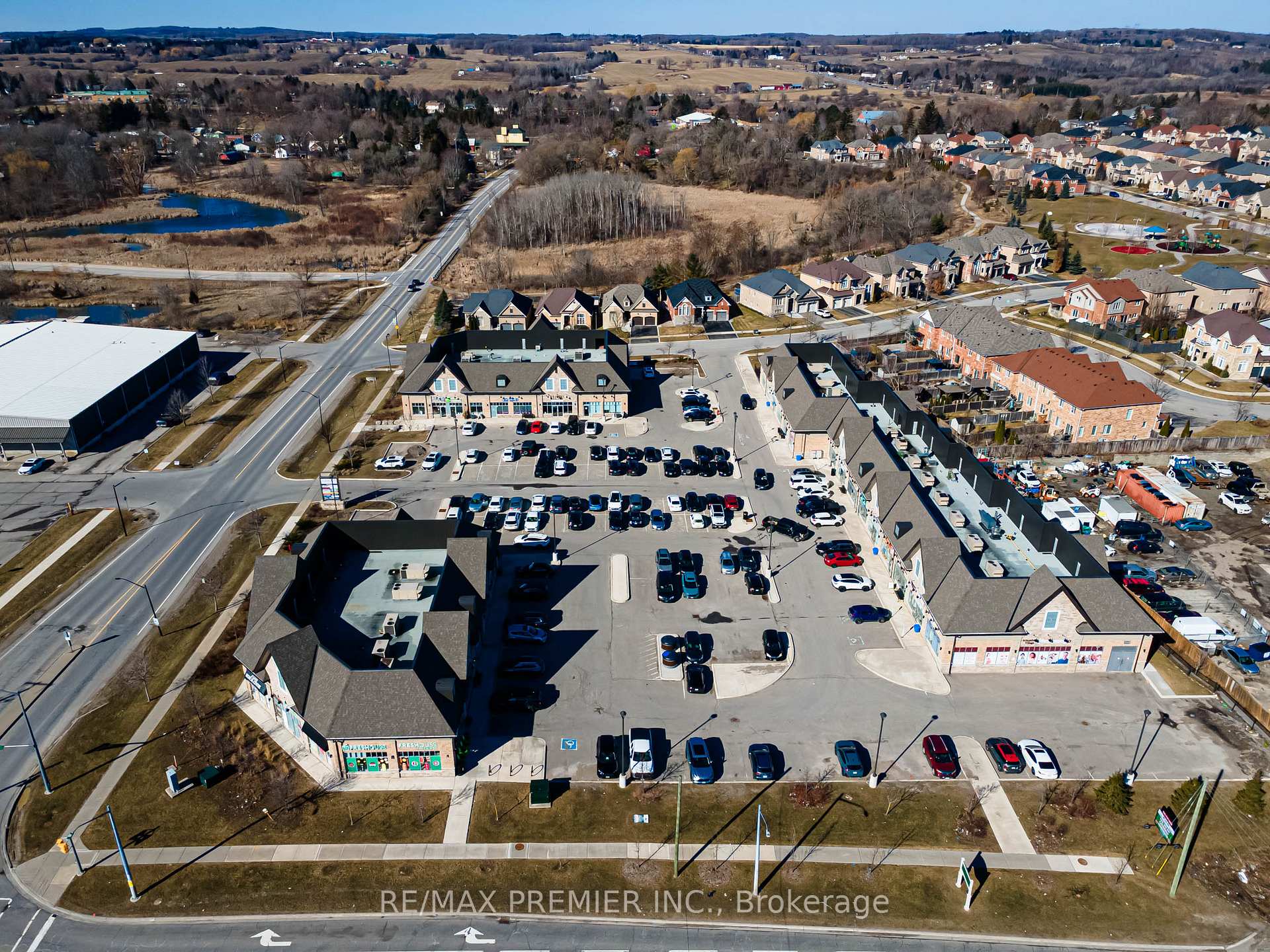 Photo 15 of 50 Dillane Drive, King, Schomberg — HOMEH