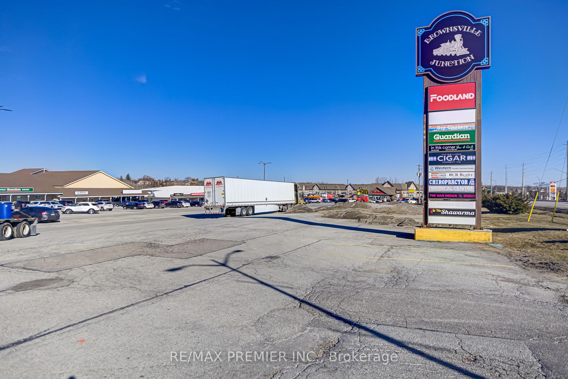 Photo 30 of 50 Dillane Drive, King, Schomberg — HOMEH