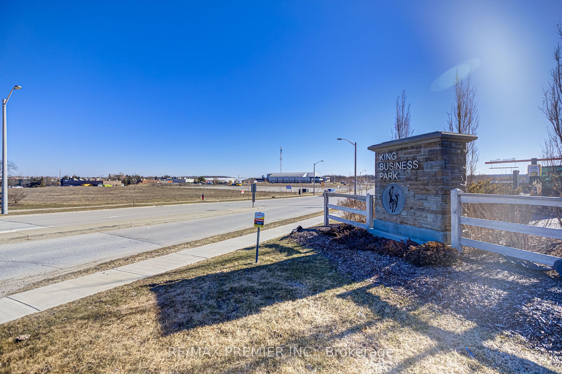 Photo 44 of 50 Dillane Drive, King, Schomberg — HOMEH