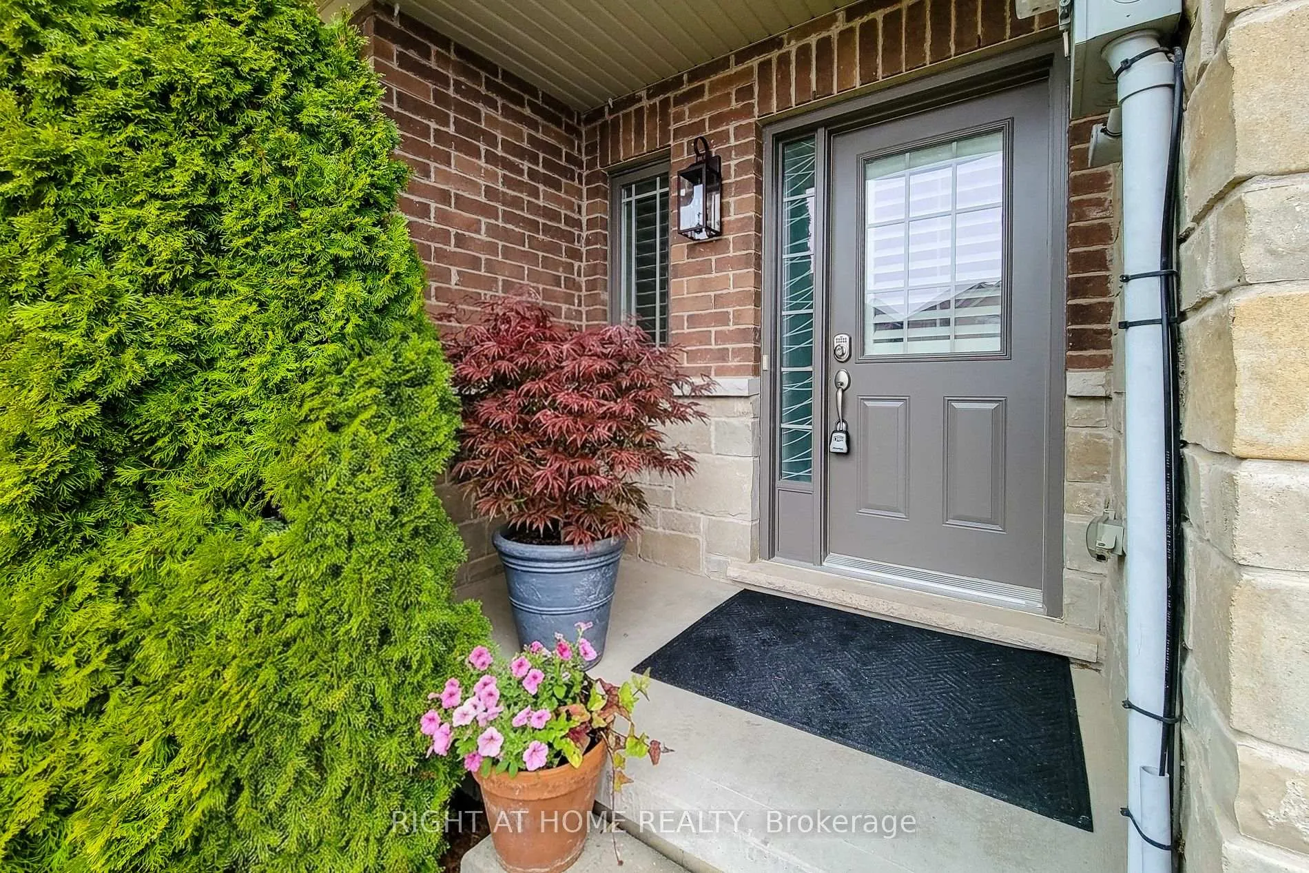 Photo 4 of 27 Hitching Post Ridge, Hamilton, Binbrook — HOMEH