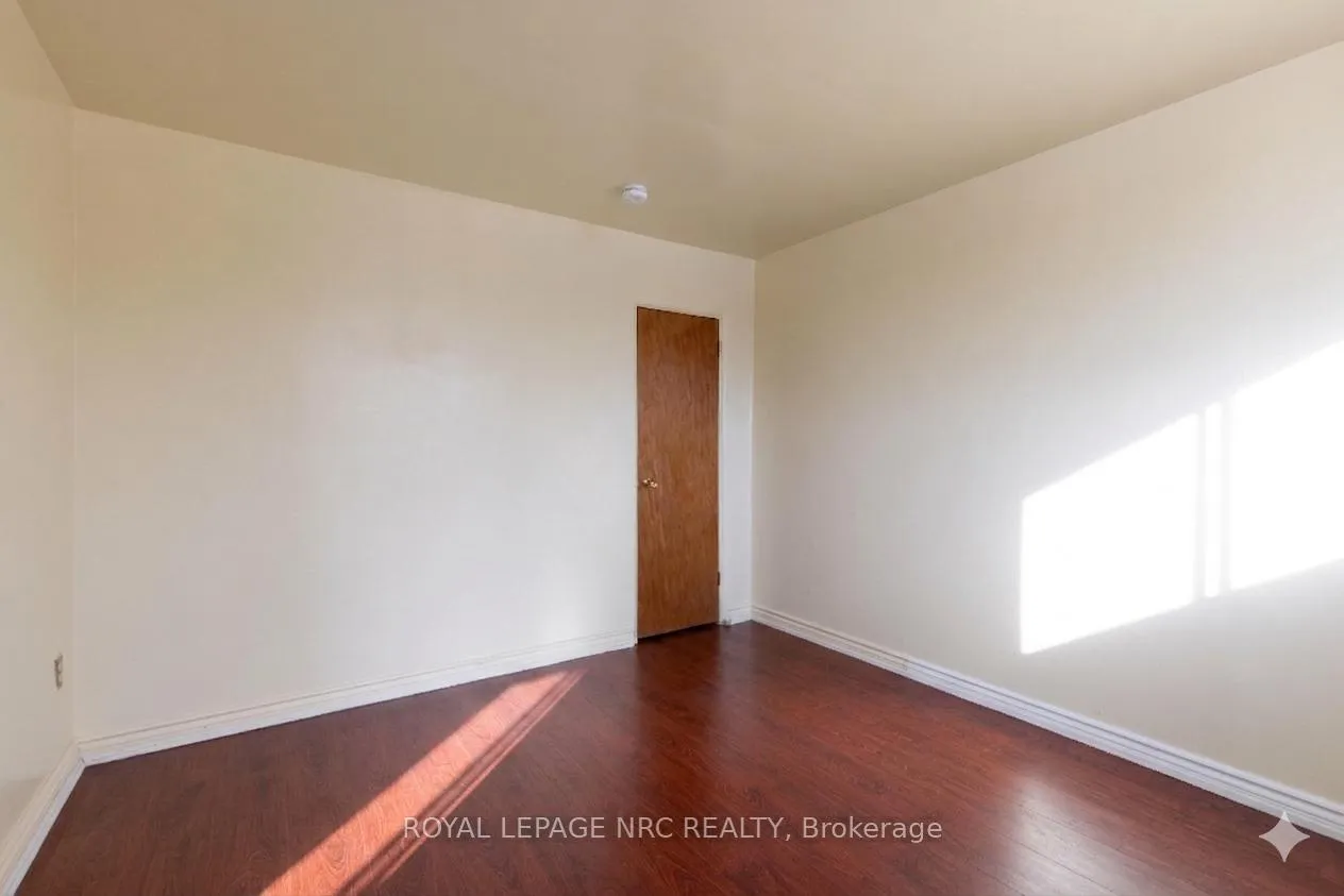 Photo 7 of Unit Unit 1, 389 Elizabeth Street, Grimsby, Grimsby Beach — HOMEH