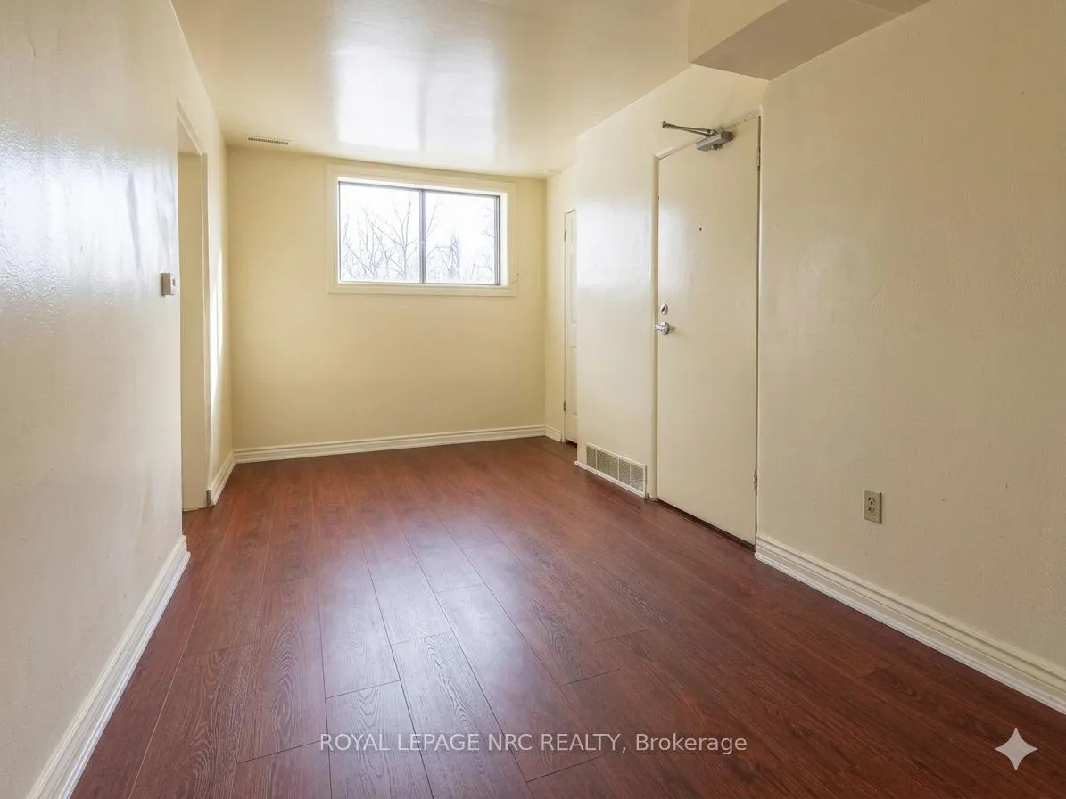 Photo 8 of Unit Unit 1, 389 Elizabeth Street, Grimsby, Grimsby Beach — HOMEH