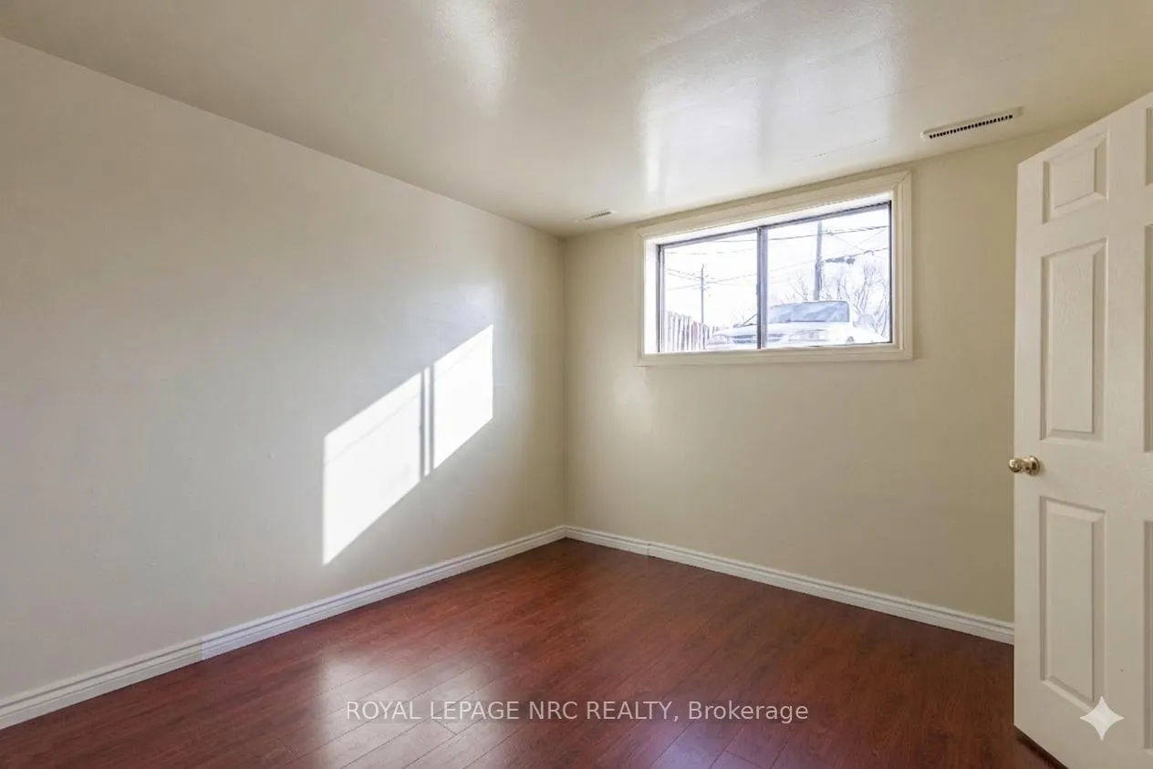 Photo 10 of Unit Unit 1, 389 Elizabeth Street, Grimsby, Grimsby Beach — HOMEH