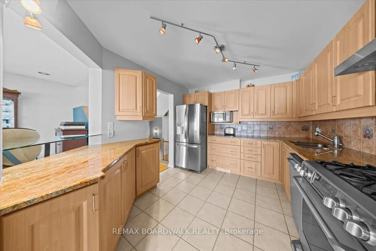 Photo 2 of 6355 Sablewood Place, Ottawa, Chapel Hill — HOMEH