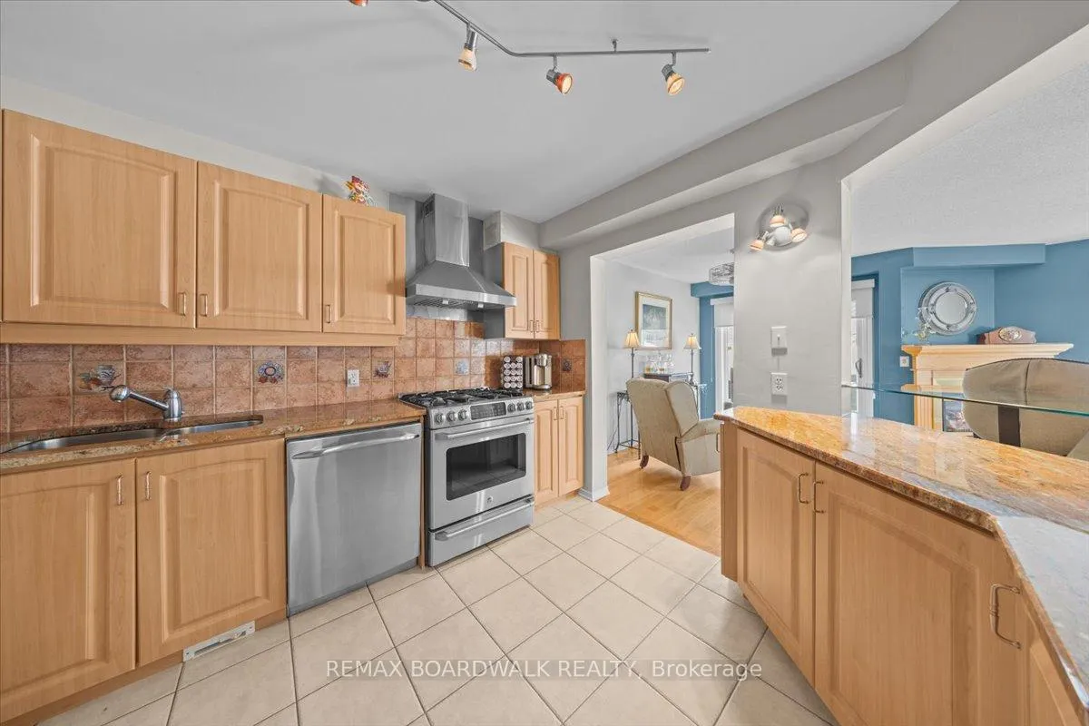 Photo 3 of 6355 Sablewood Place, Ottawa, Chapel Hill — HOMEH