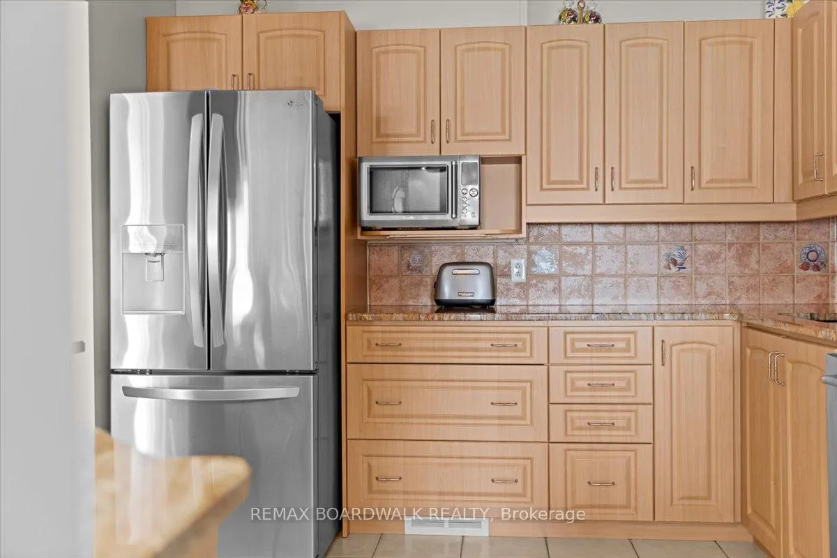 Photo 5 of 6355 Sablewood Place, Ottawa, Chapel Hill — HOMEH