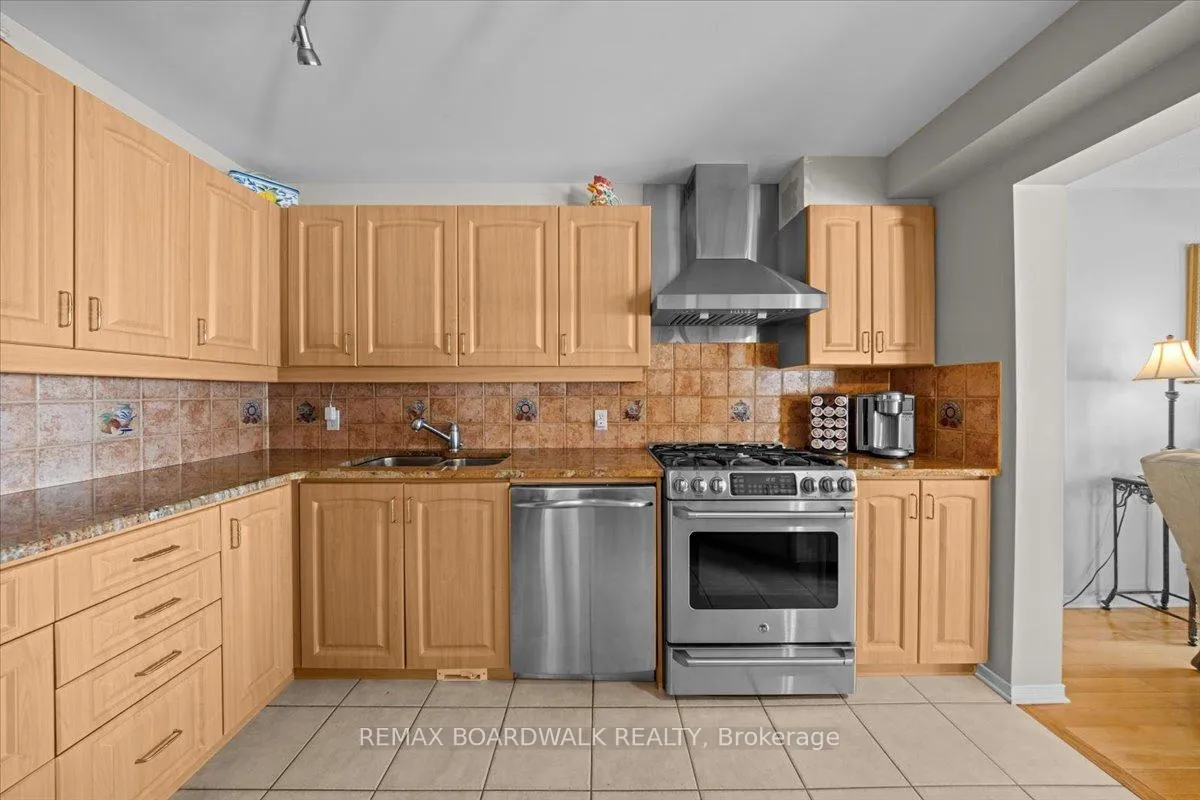 Photo 7 of 6355 Sablewood Place, Ottawa, Chapel Hill — HOMEH