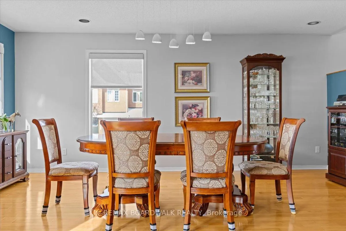 Photo 12 of 6355 Sablewood Place, Ottawa, Chapel Hill — HOMEH