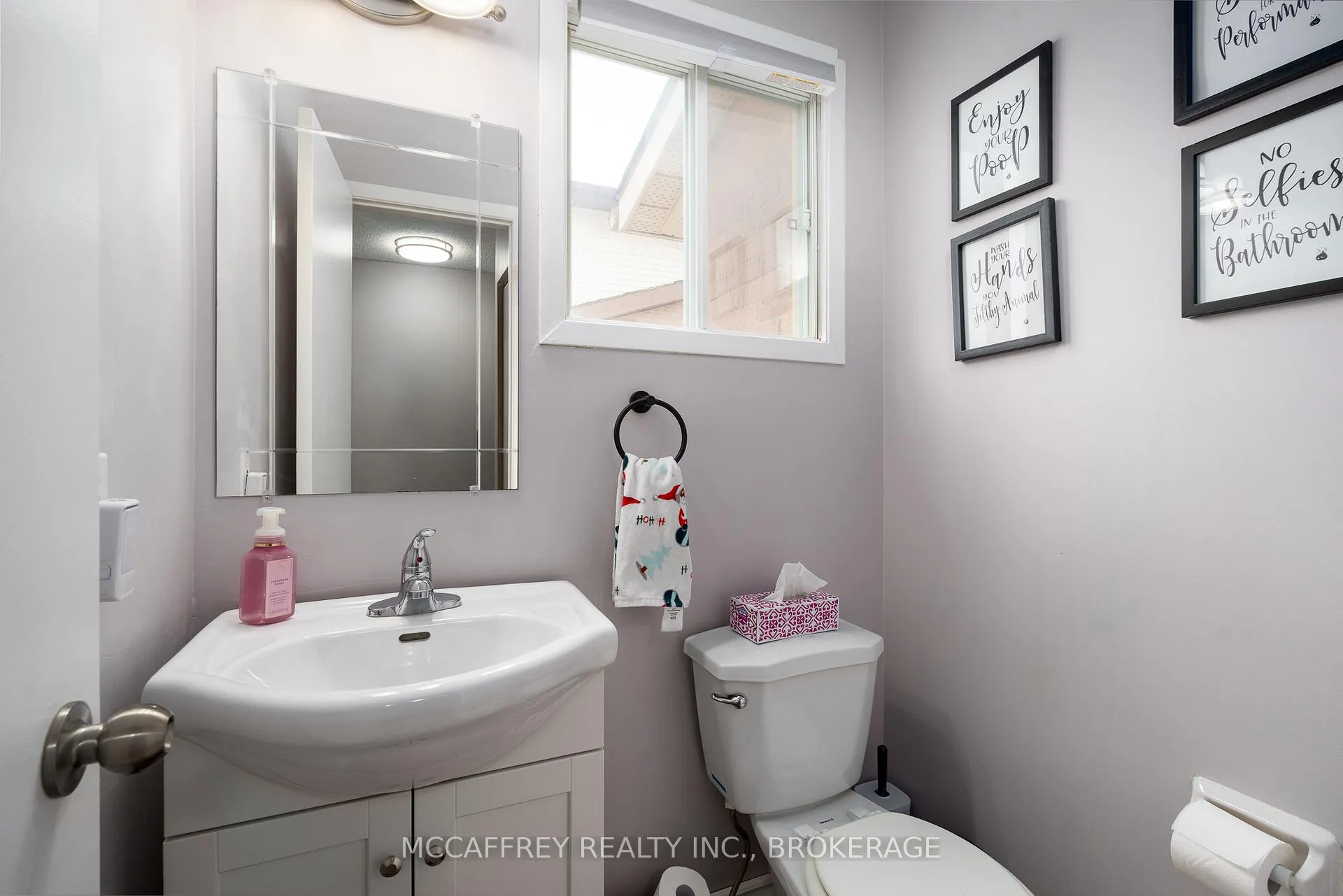 Photo 4 of 932 Heaton Road, Kingston, North of Taylor-Kidd Blvd — HOMEH