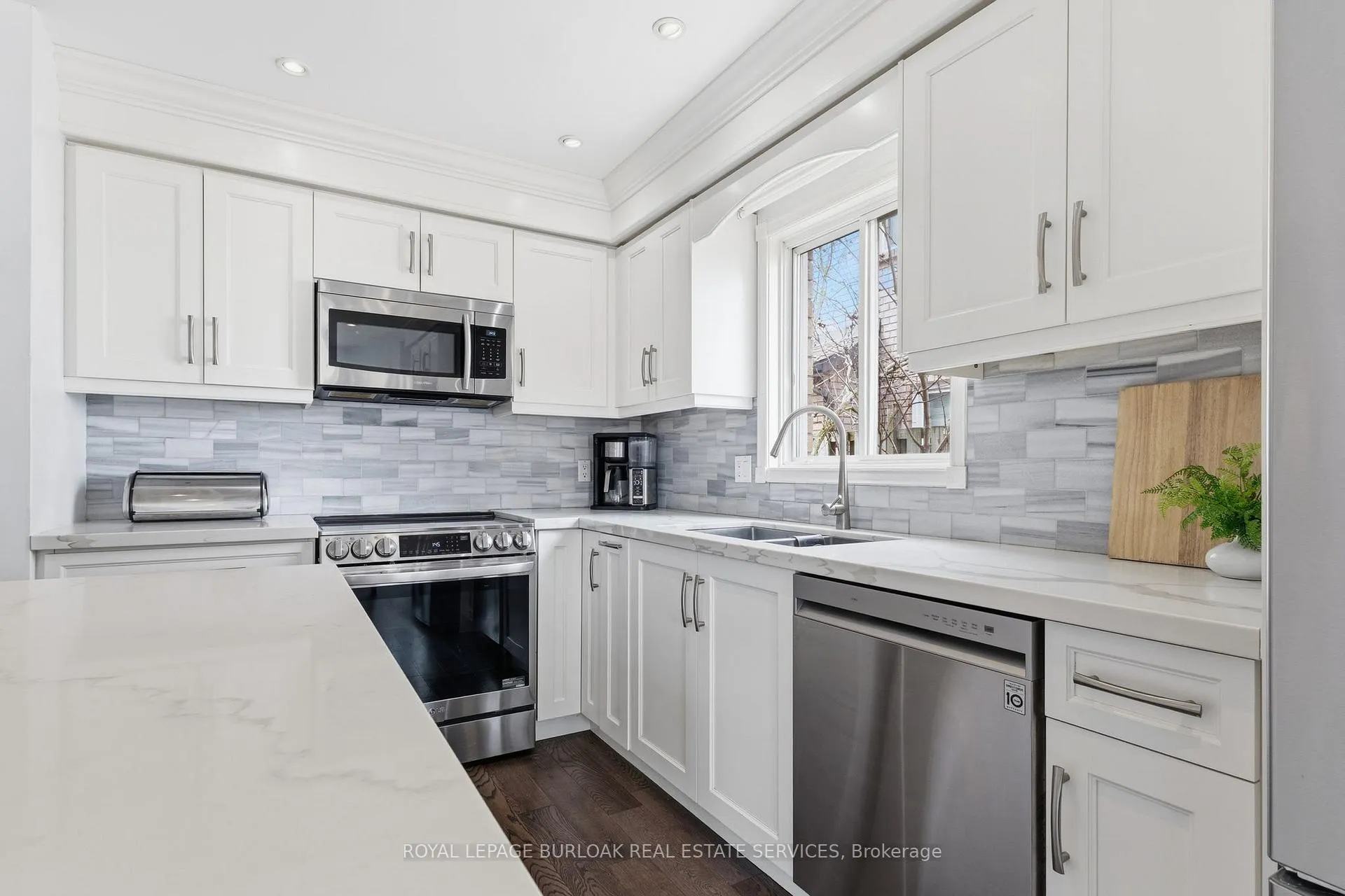 Photo 8 of 2223 Headon Road, Burlington, Headon — HOMEH