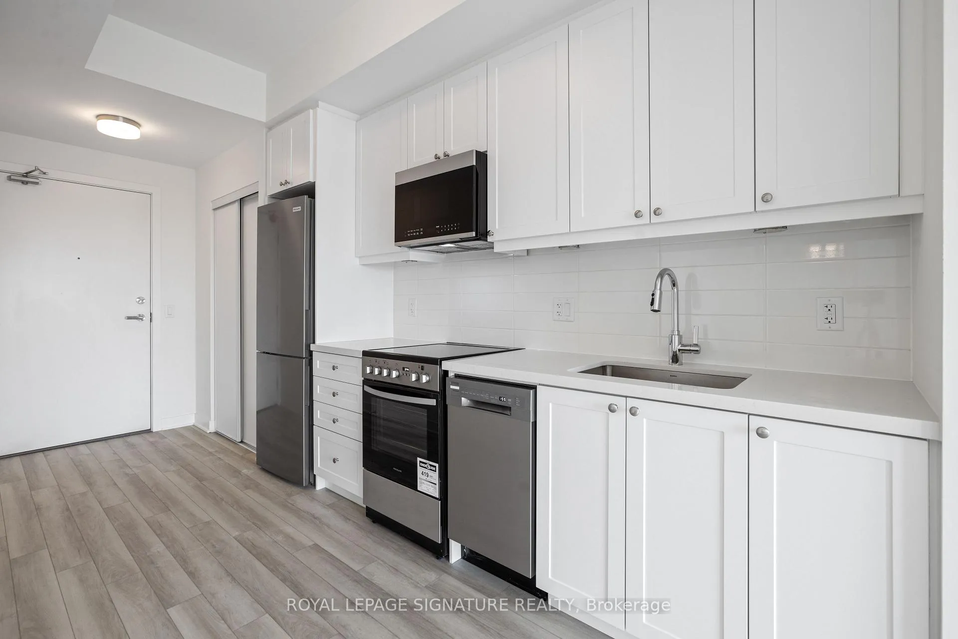 Photo 4 of Unit 703, 51 Clarington Boulevard, Clarington, Bowmanville — HOMEH
