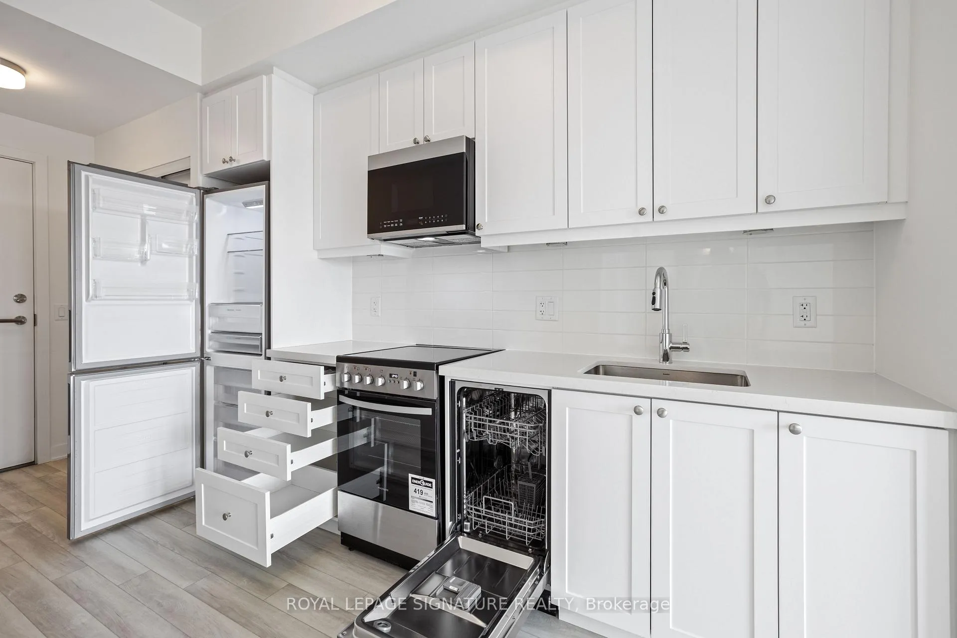 Photo 6 of Unit 703, 51 Clarington Boulevard, Clarington, Bowmanville — HOMEH