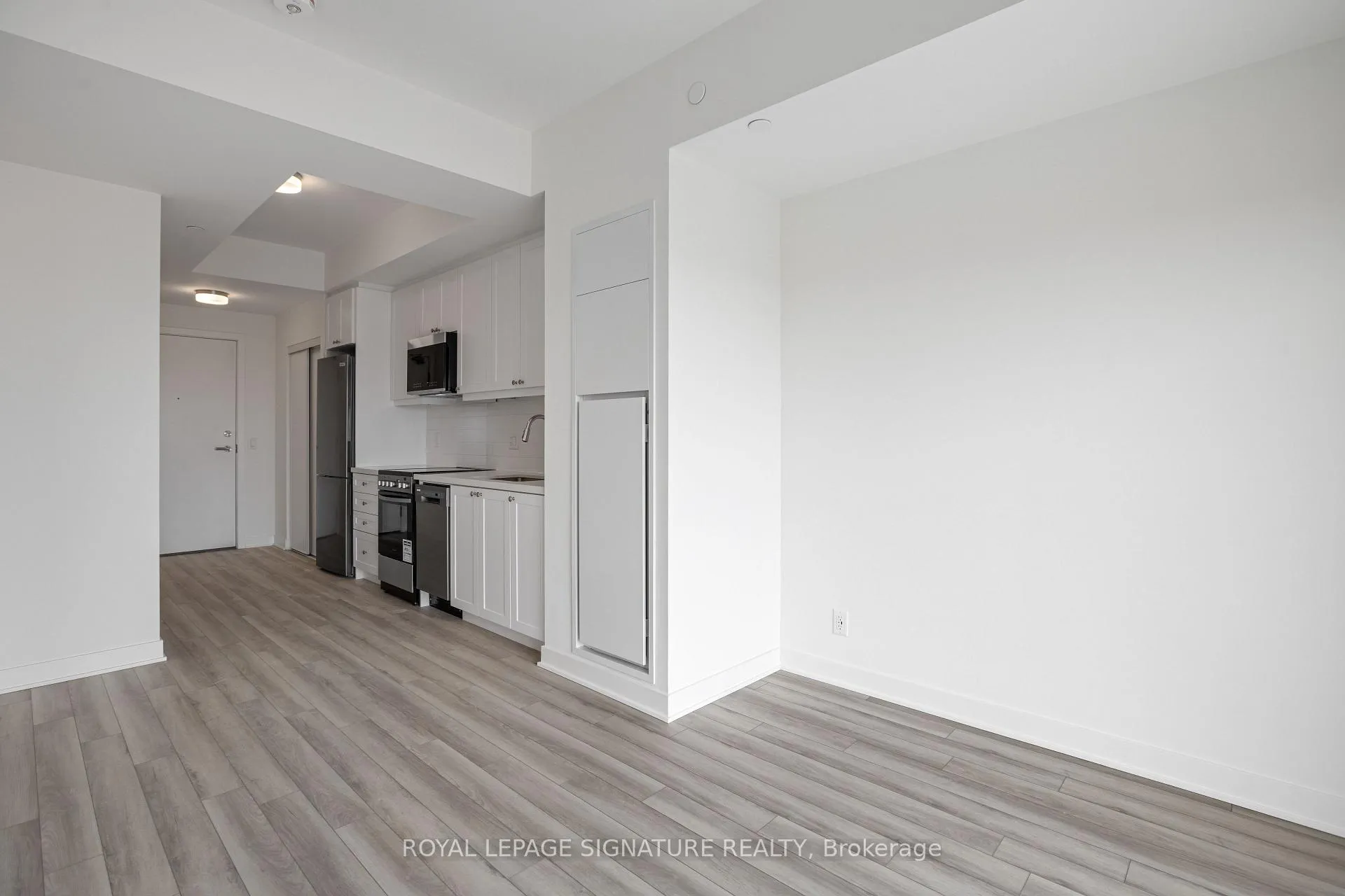 Photo 11 of Unit 703, 51 Clarington Boulevard, Clarington, Bowmanville — HOMEH