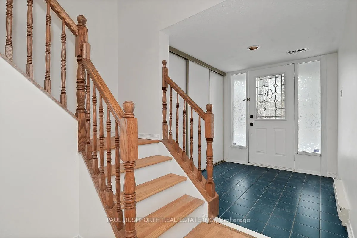 Photo 3 of 6138 Heritage Park Crescent, Ottawa, Chapel Hill — HOMEH