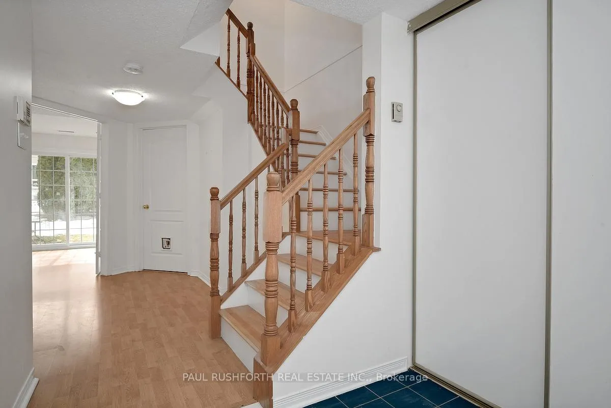 Photo 4 of 6138 Heritage Park Crescent, Ottawa, Chapel Hill — HOMEH
