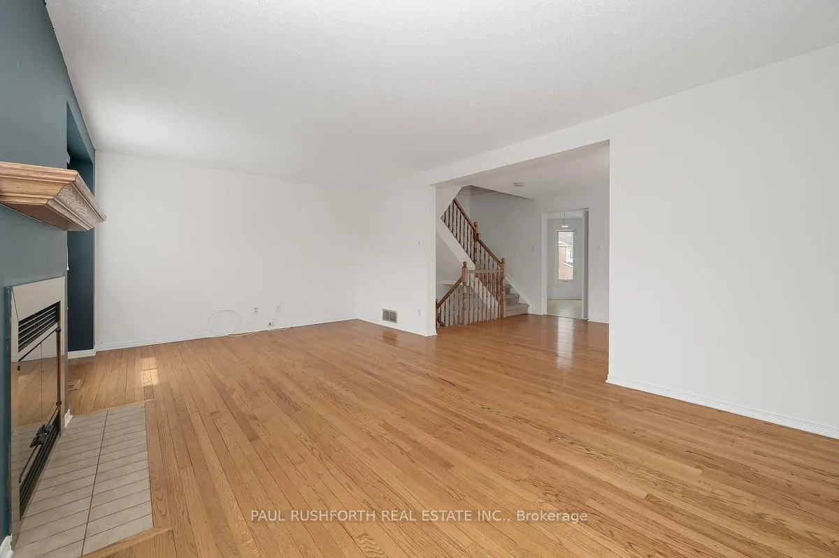 Photo 11 of 6138 Heritage Park Crescent, Ottawa, Chapel Hill — HOMEH