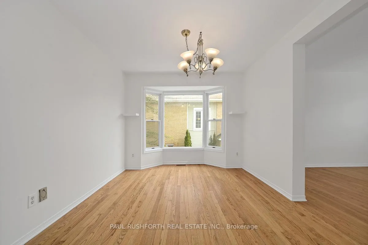 Photo 17 of 6138 Heritage Park Crescent, Ottawa, Chapel Hill — HOMEH