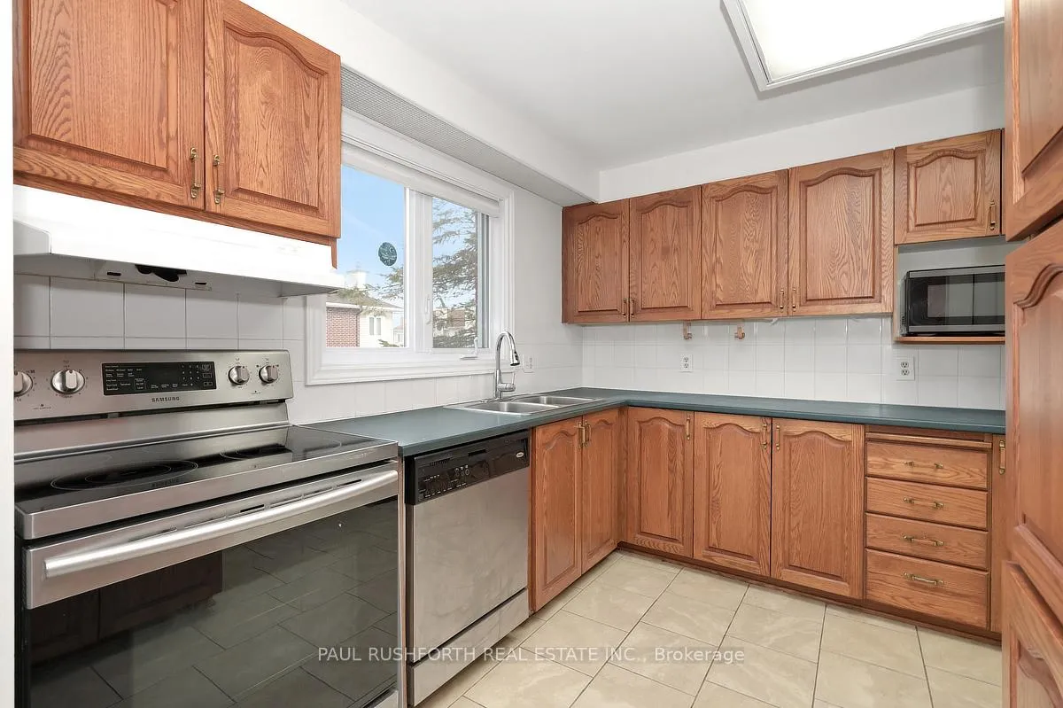 Photo 22 of 6138 Heritage Park Crescent, Ottawa, Chapel Hill — HOMEH