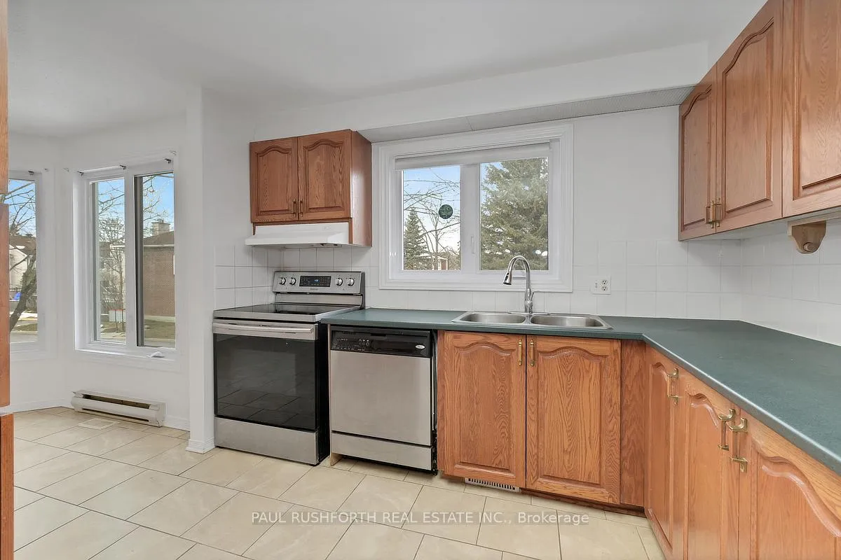 Photo 24 of 6138 Heritage Park Crescent, Ottawa, Chapel Hill — HOMEH