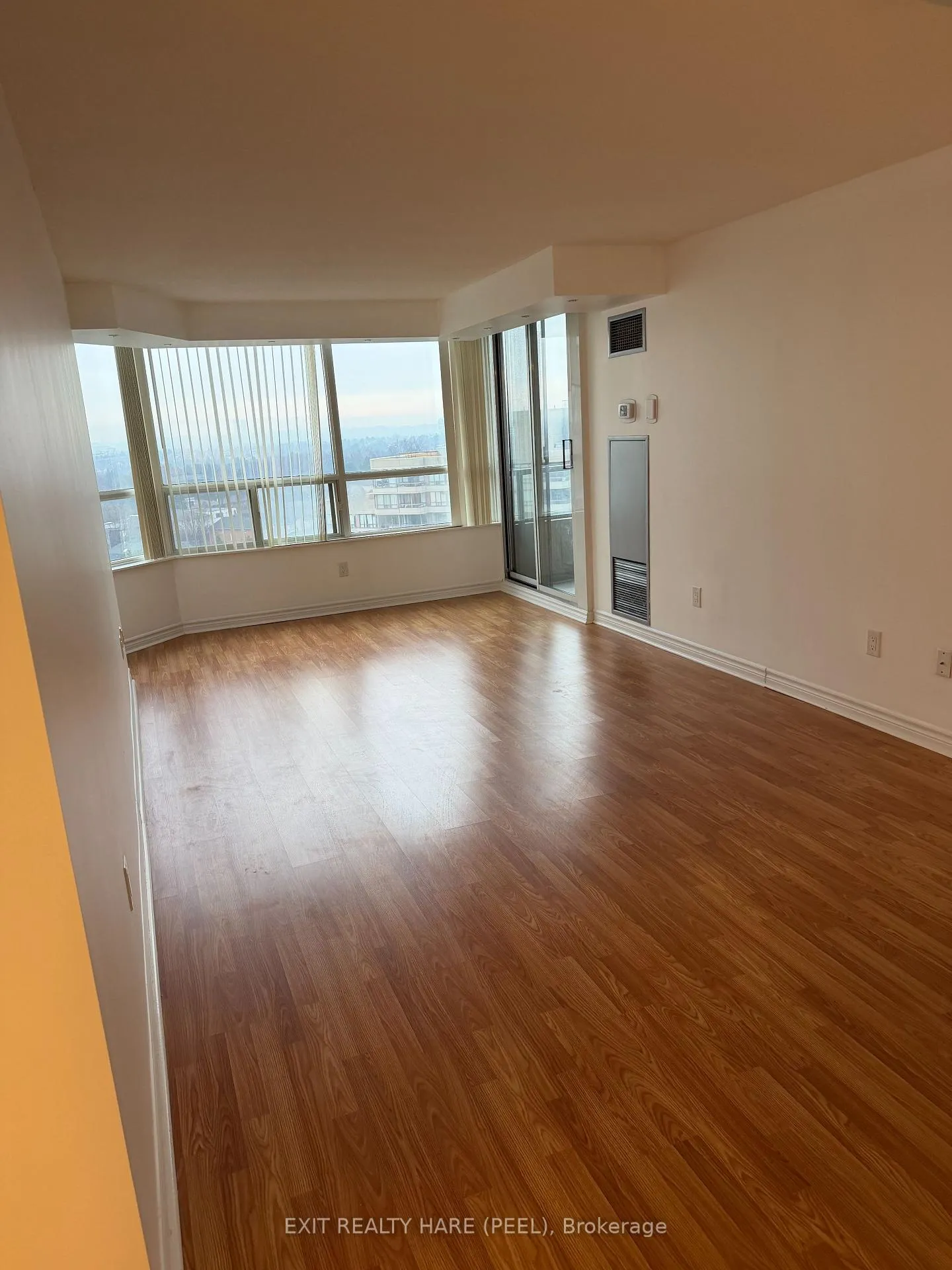 Photo 3 of Unit 1502, 11 Townsgate Drive, Vaughan, Crestwood-Springfarm-Yorkhill — HOMEH
