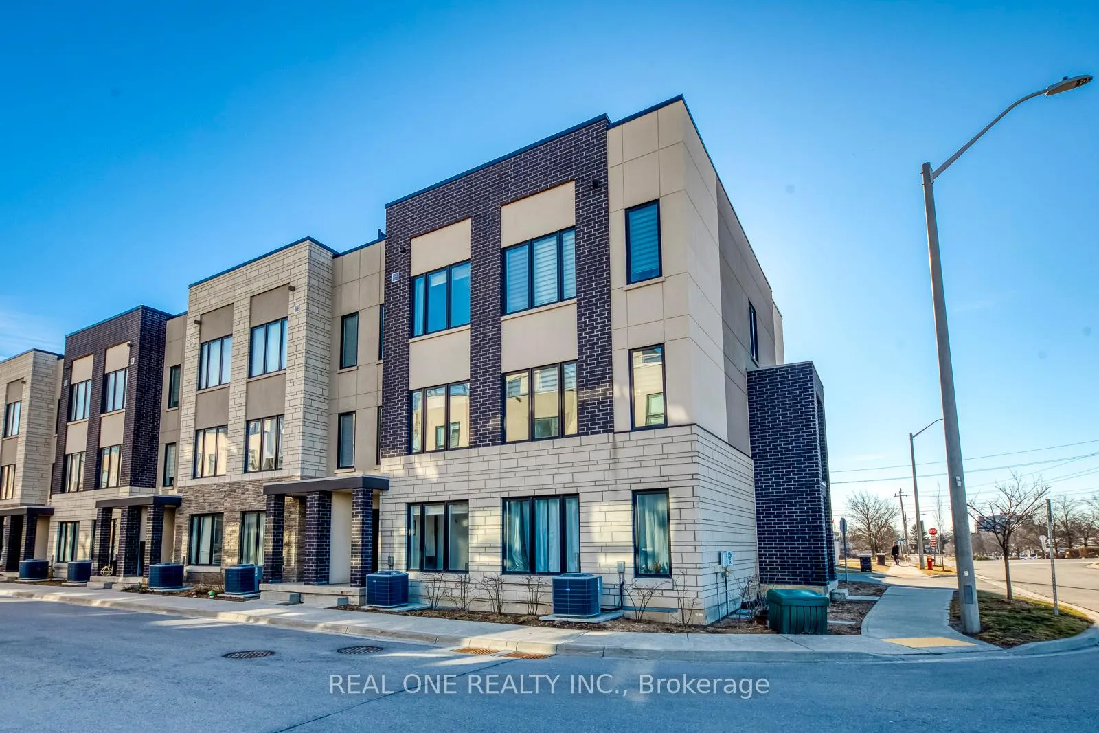 Photo 1 of Unit 41, 1095 Cooke Boulevard, Burlington, LaSalle — HOMEH