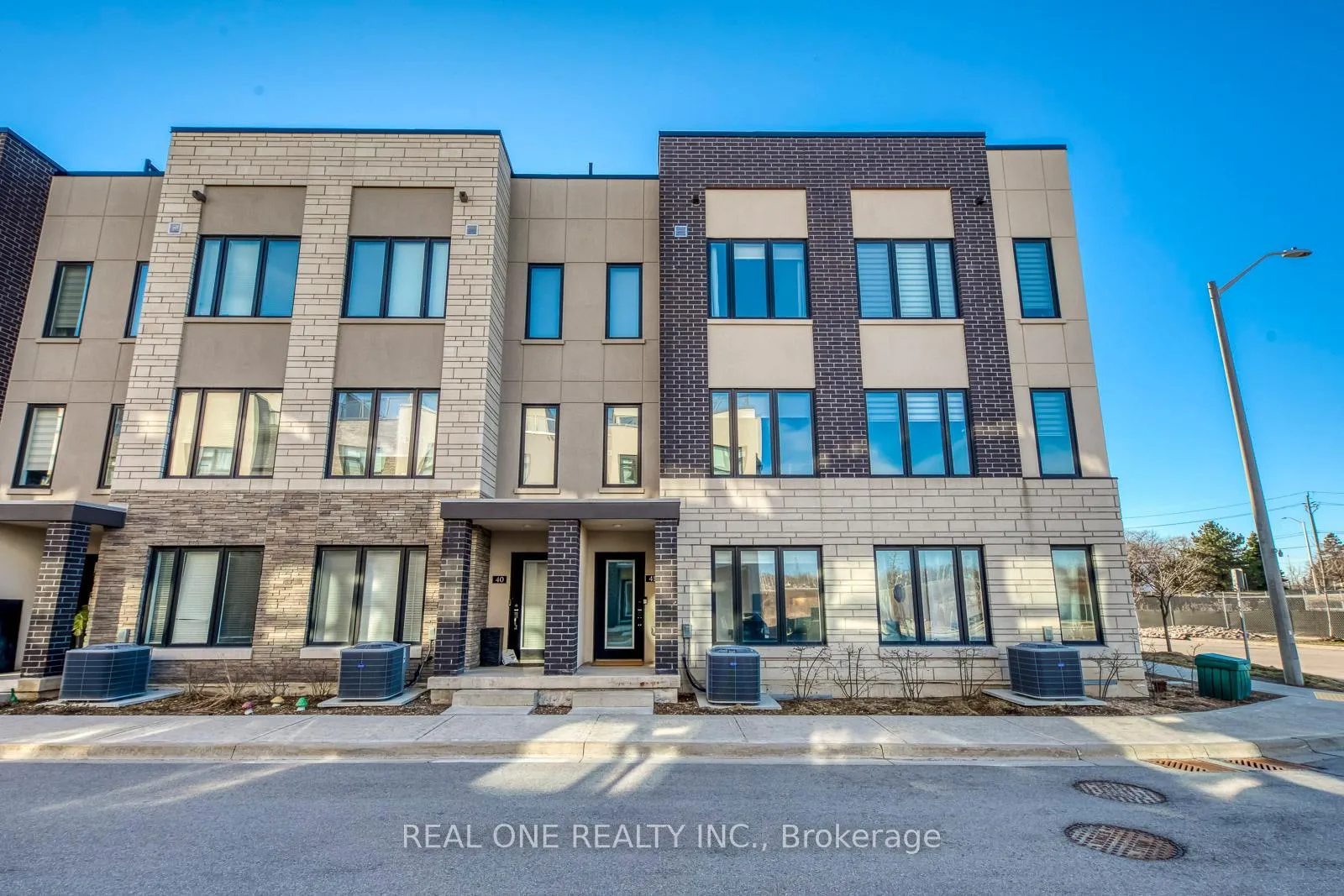 Photo 2 of Unit 41, 1095 Cooke Boulevard, Burlington, LaSalle — HOMEH