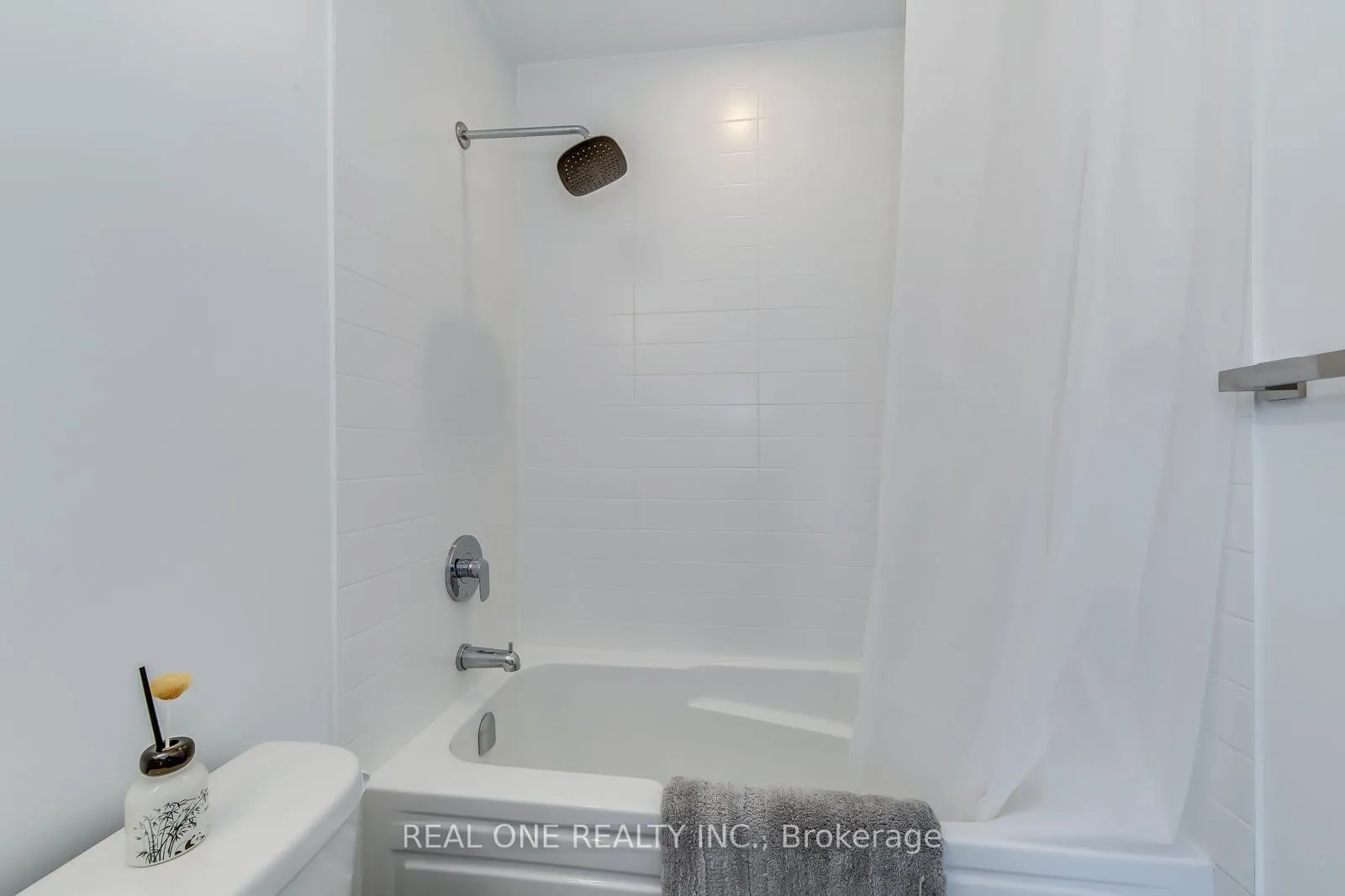 Photo 34 of Unit 41, 1095 Cooke Boulevard, Burlington, LaSalle — HOMEH