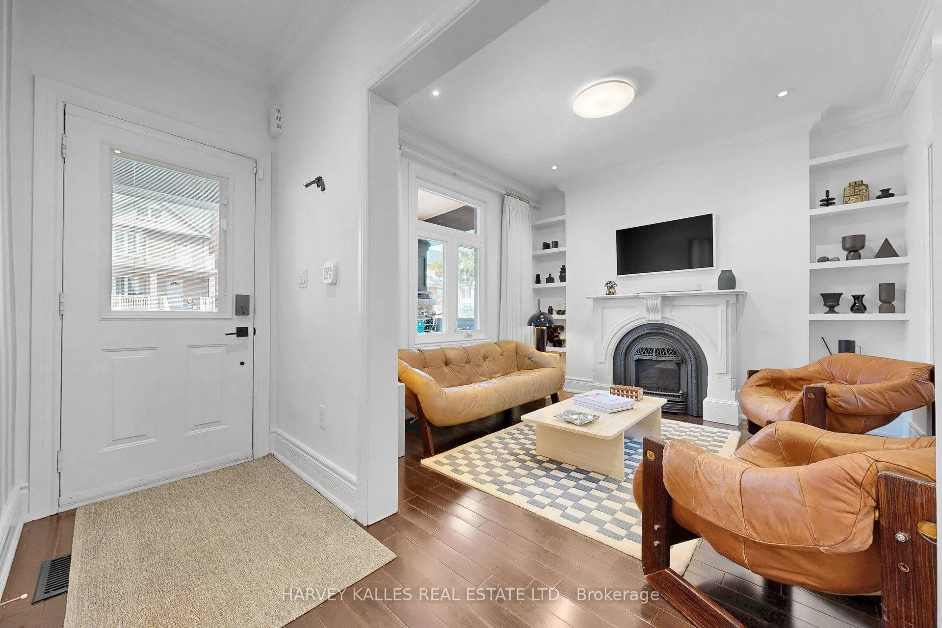 Photo 5 of 35 Peterborough Avenue, Toronto, Corso Italia-Davenport — HOMEH