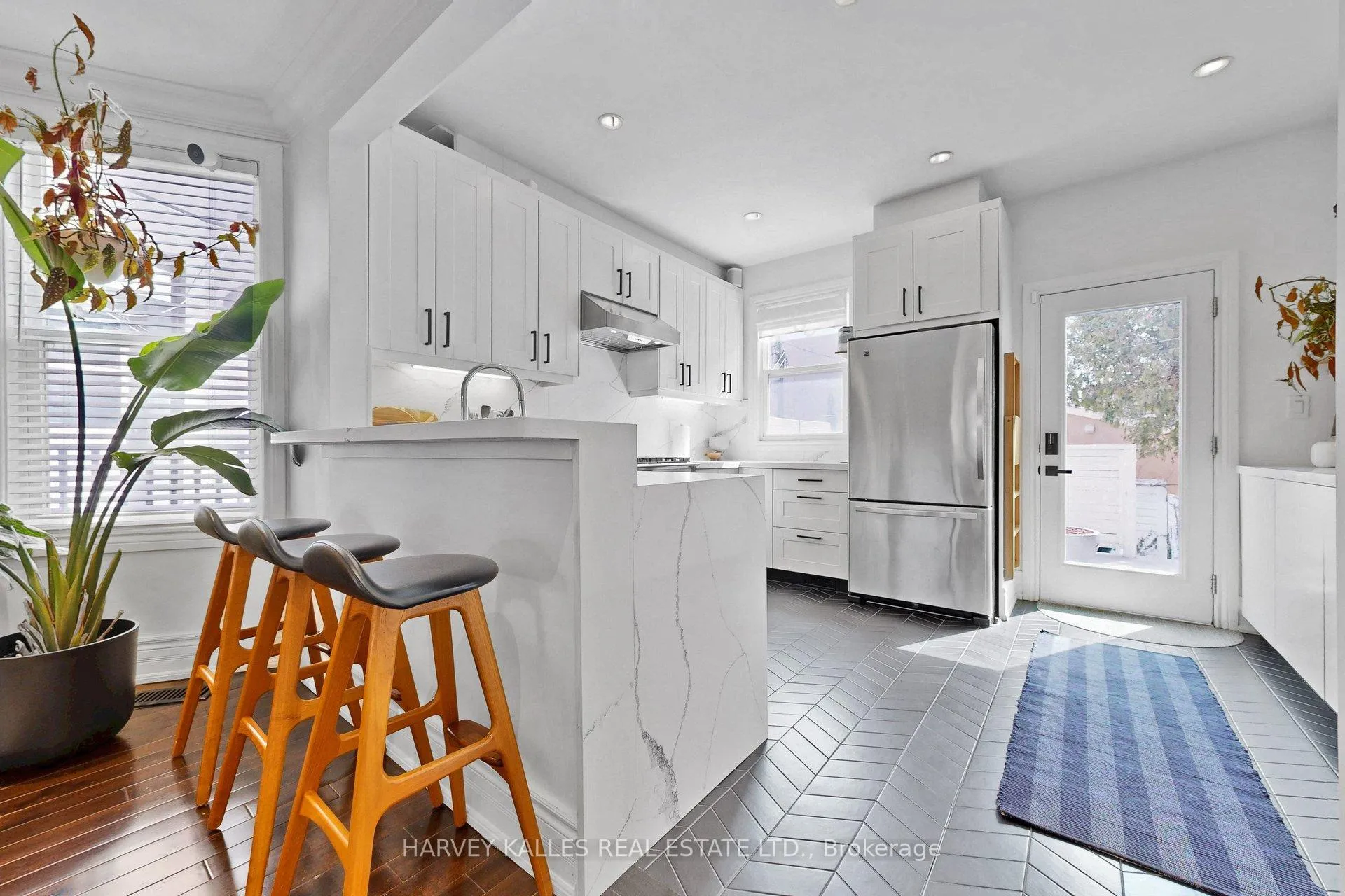 Photo 15 of 35 Peterborough Avenue, Toronto, Corso Italia-Davenport — HOMEH