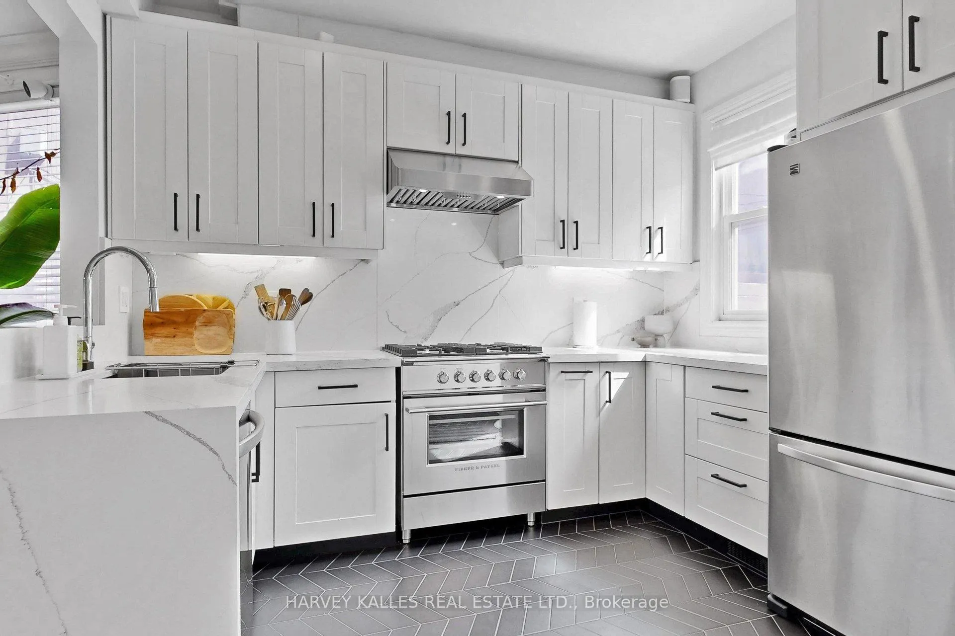 Photo 16 of 35 Peterborough Avenue, Toronto, Corso Italia-Davenport — HOMEH