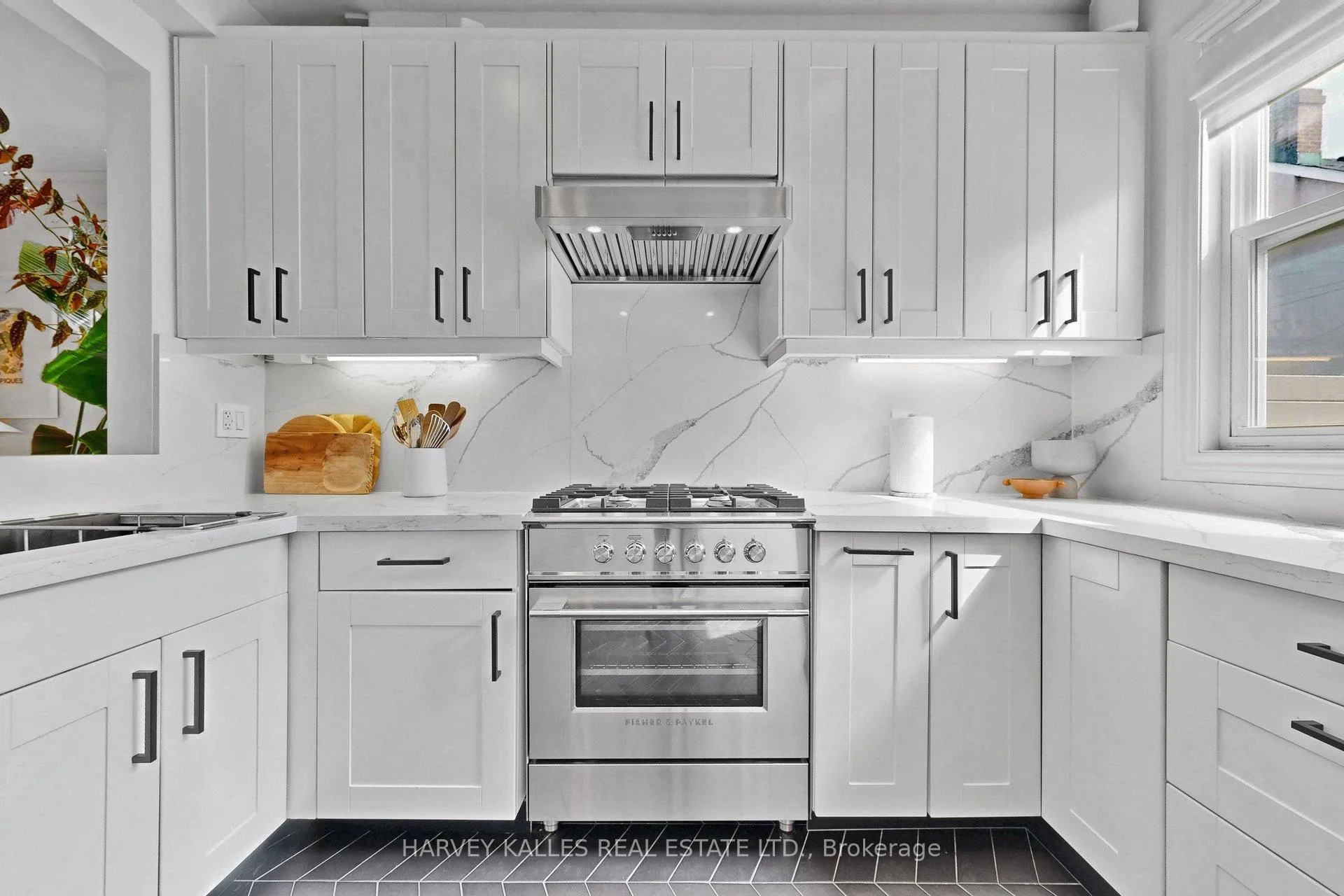 Photo 18 of 35 Peterborough Avenue, Toronto, Corso Italia-Davenport — HOMEH