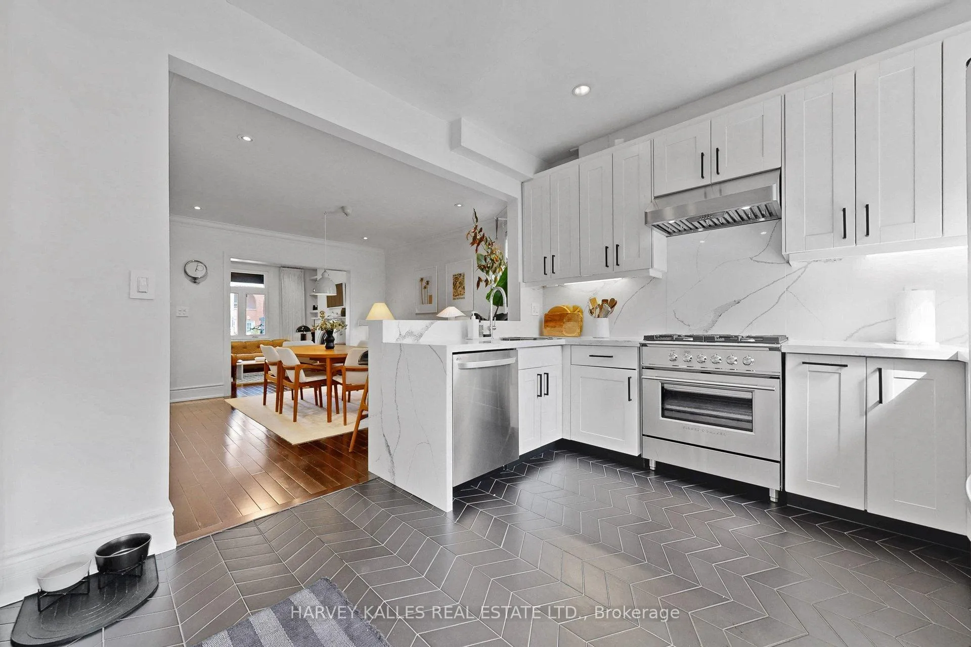Photo 20 of 35 Peterborough Avenue, Toronto, Corso Italia-Davenport — HOMEH
