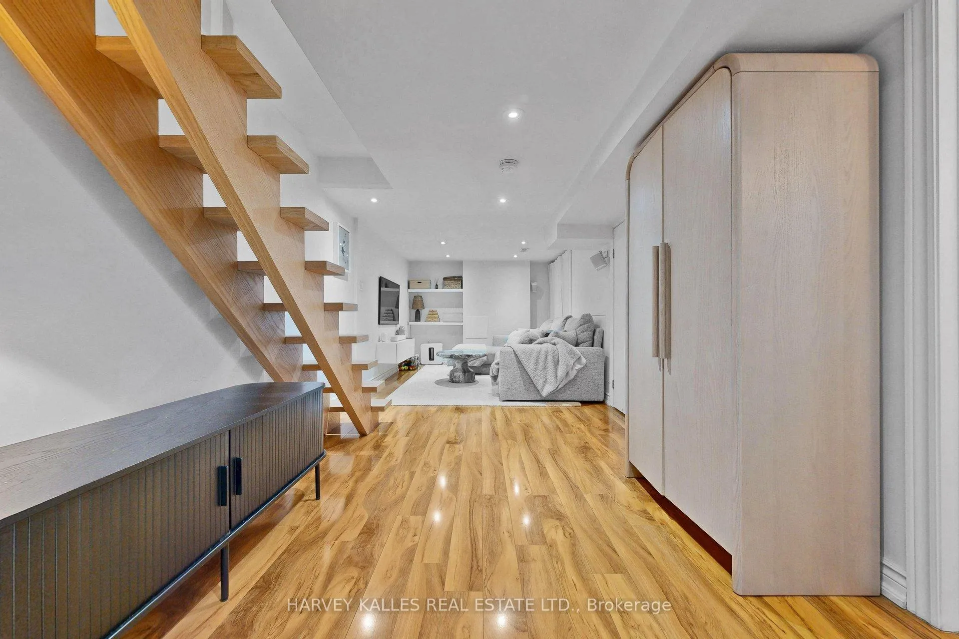 Photo 39 of 35 Peterborough Avenue, Toronto, Corso Italia-Davenport — HOMEH