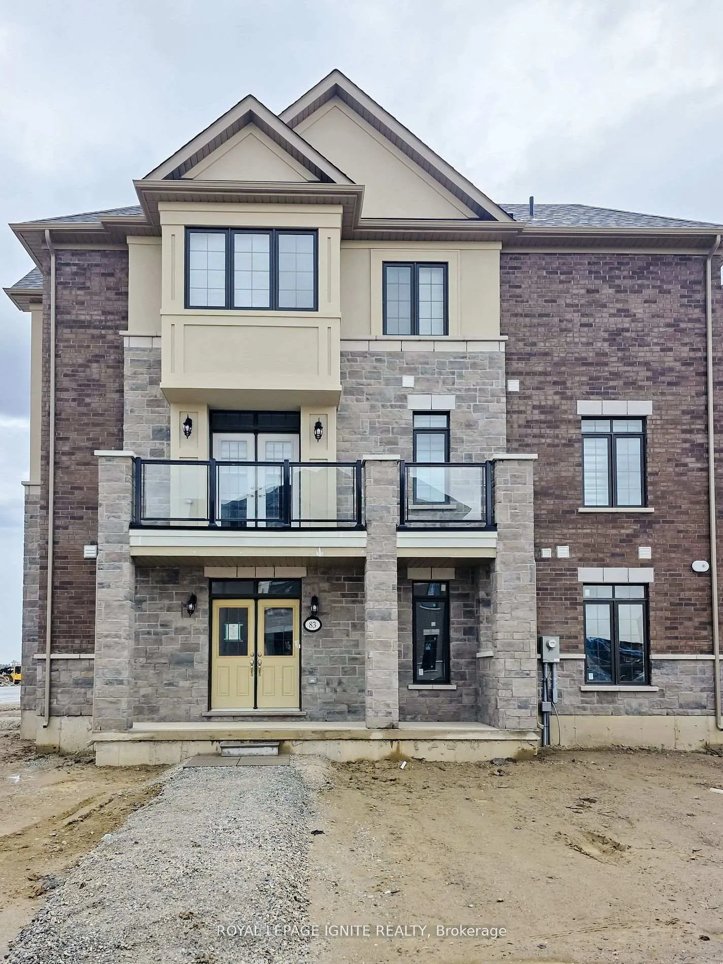 Photo 5 of 83 Claremont Drive, Brampton, Sandringham-Wellington North — HOMEH