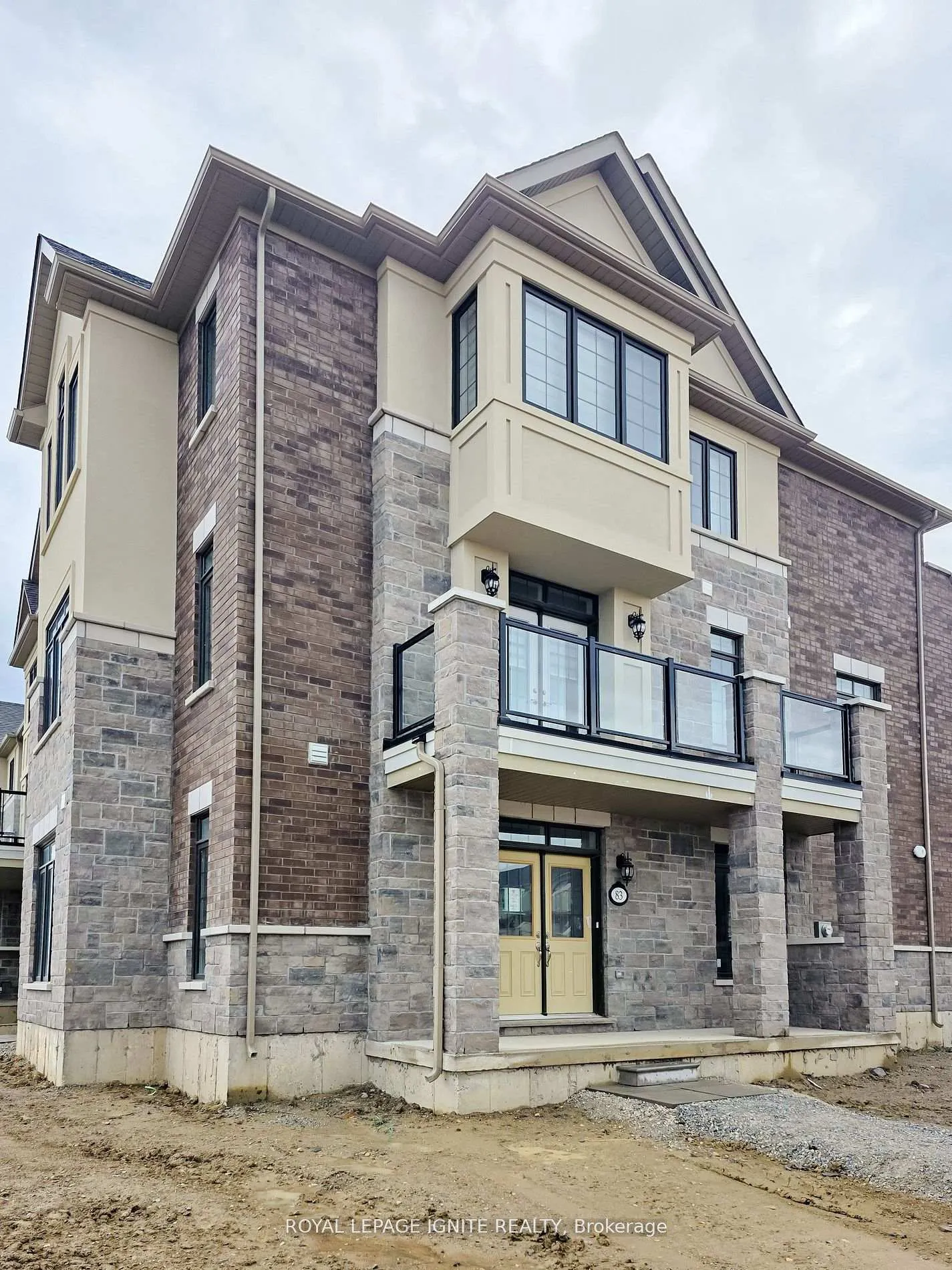 Photo 6 of 83 Claremont Drive, Brampton, Sandringham-Wellington North — HOMEH