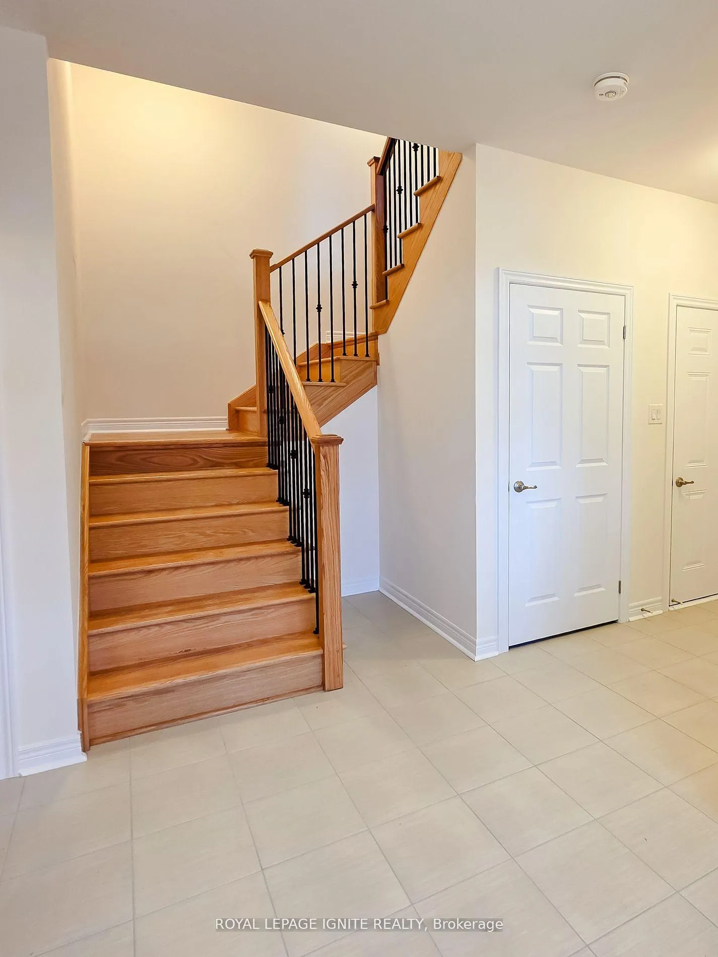 Photo 8 of 83 Claremont Drive, Brampton, Sandringham-Wellington North — HOMEH
